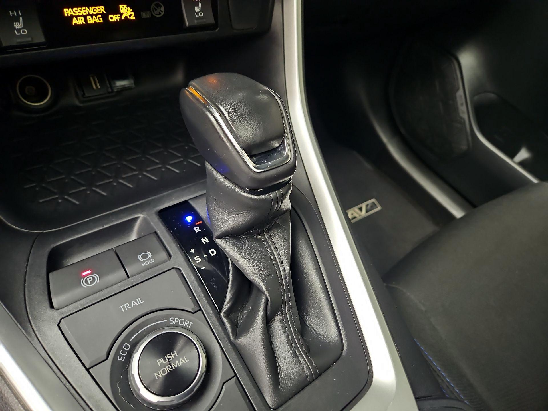 Thumbnail: 2022 Toyota RAV4 - 17