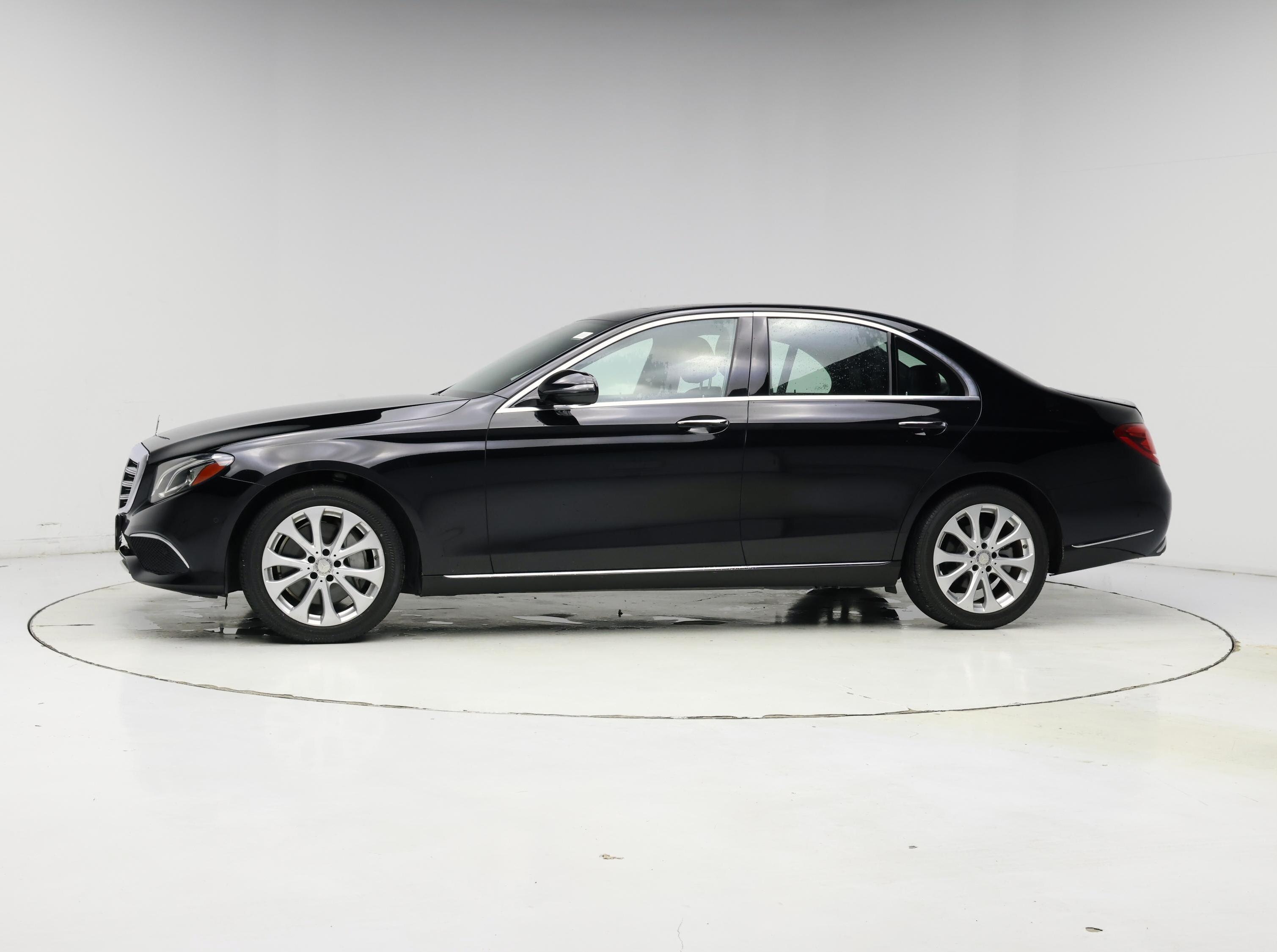 Thumbnail: 2017 Mercedes-Benz E-Class - 3