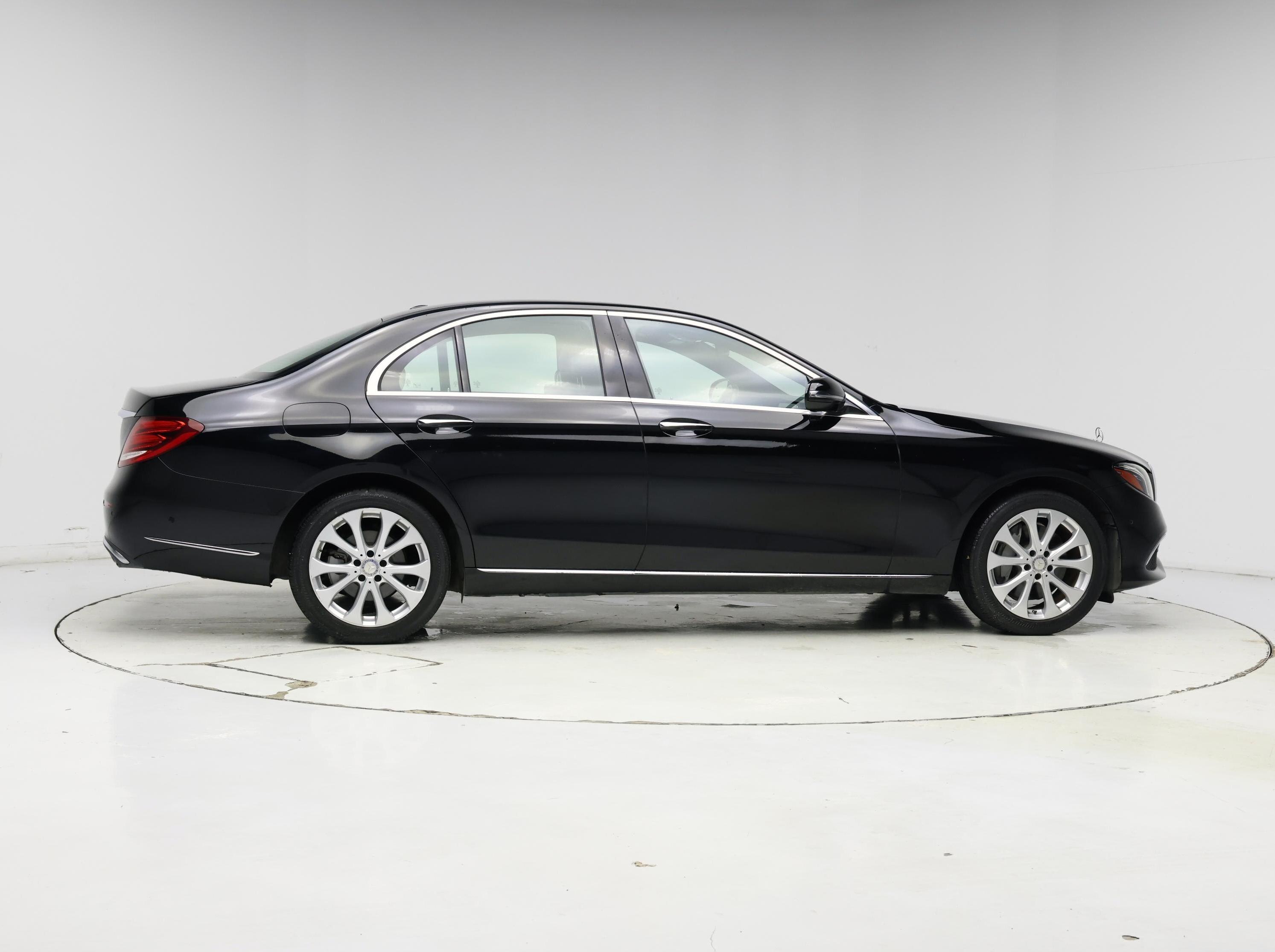 Thumbnail: 2017 Mercedes-Benz E-Class - 7