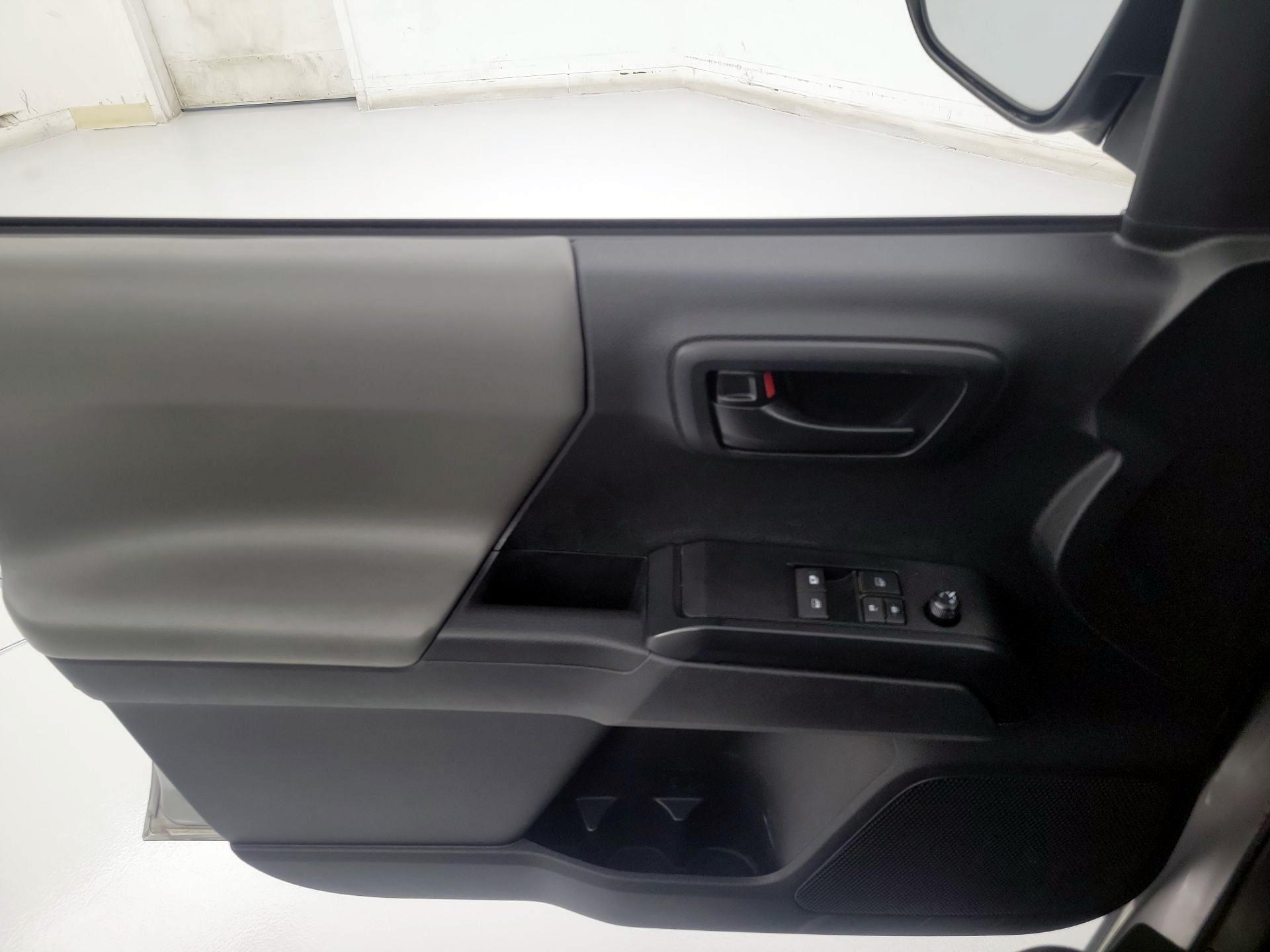 Thumbnail: 2020 Toyota Tacoma - 12