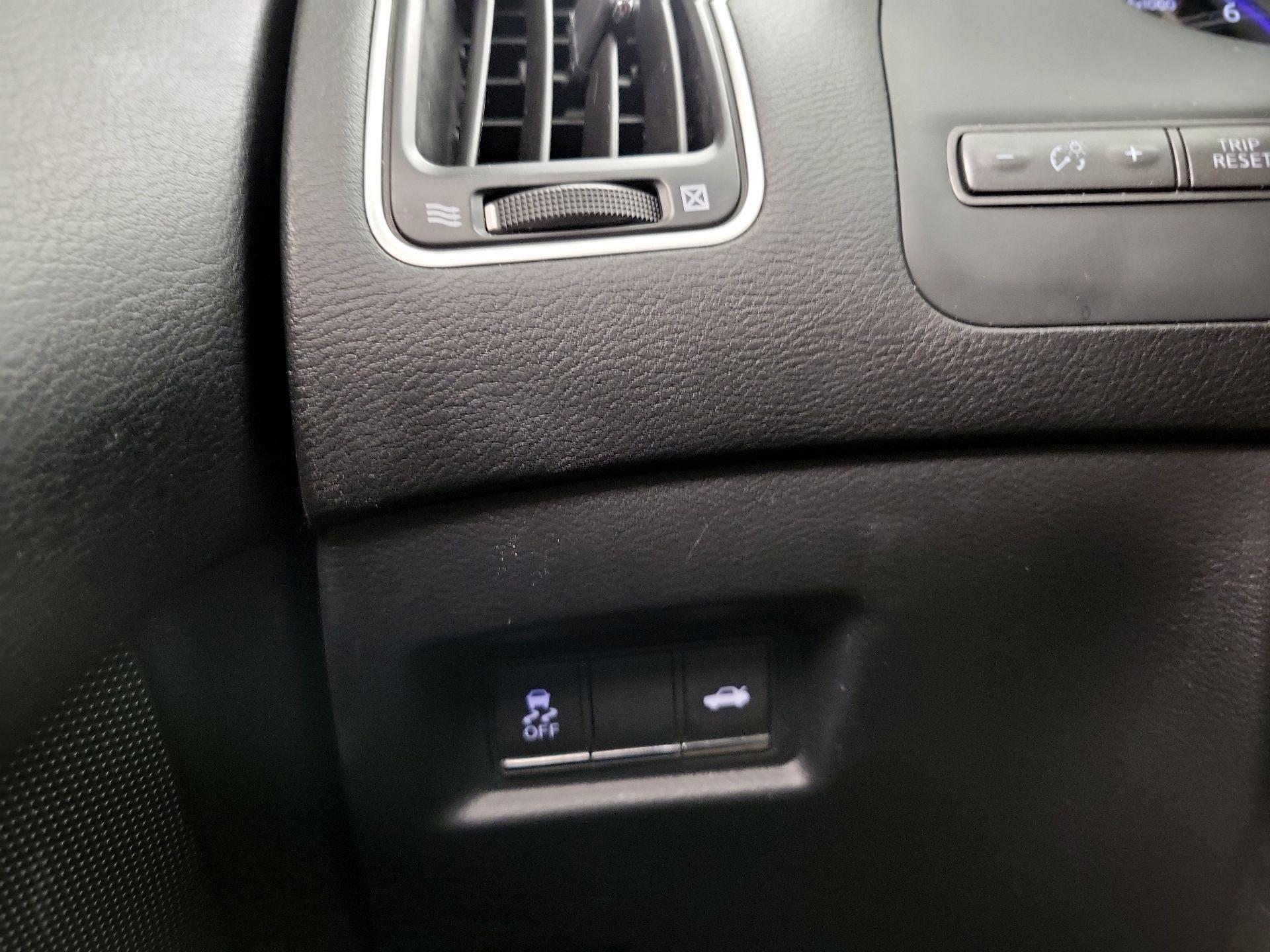 Thumbnail: 2016 INFINITI Q50 - 13