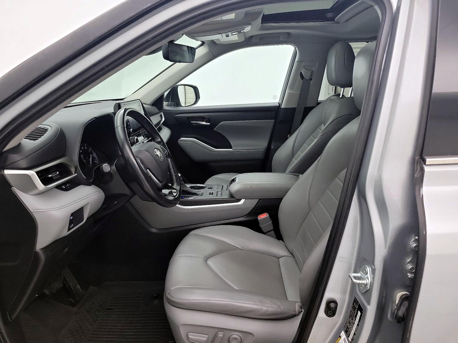2021 Toyota Highlander XLE - Photo 12