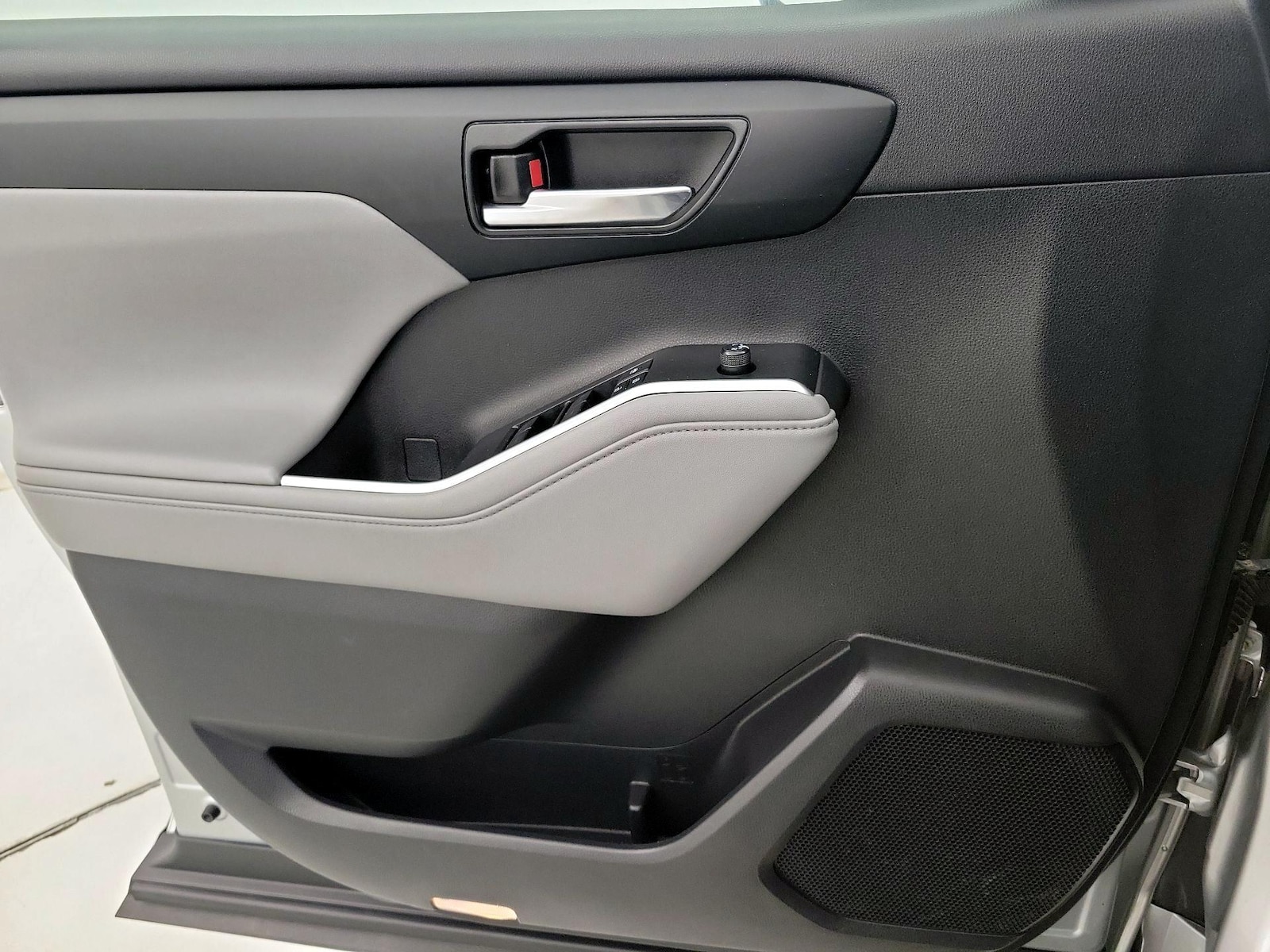 2021 Toyota Highlander XLE - Photo 13