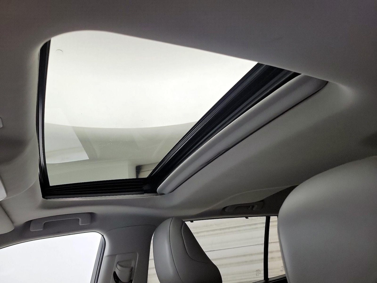2021 Toyota Highlander XLE - Photo 21