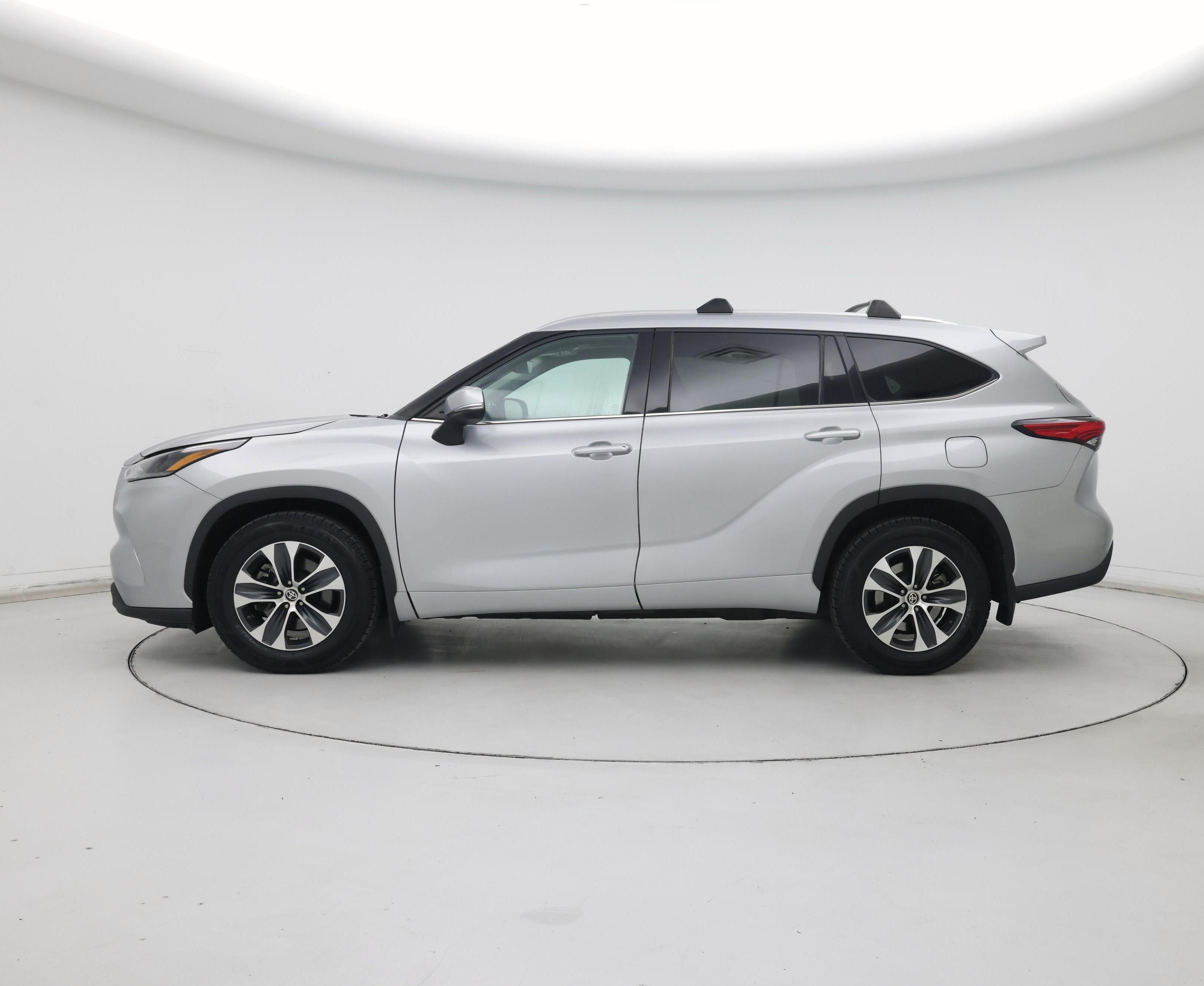 Thumbnail: 2021 Toyota Highlander - 3