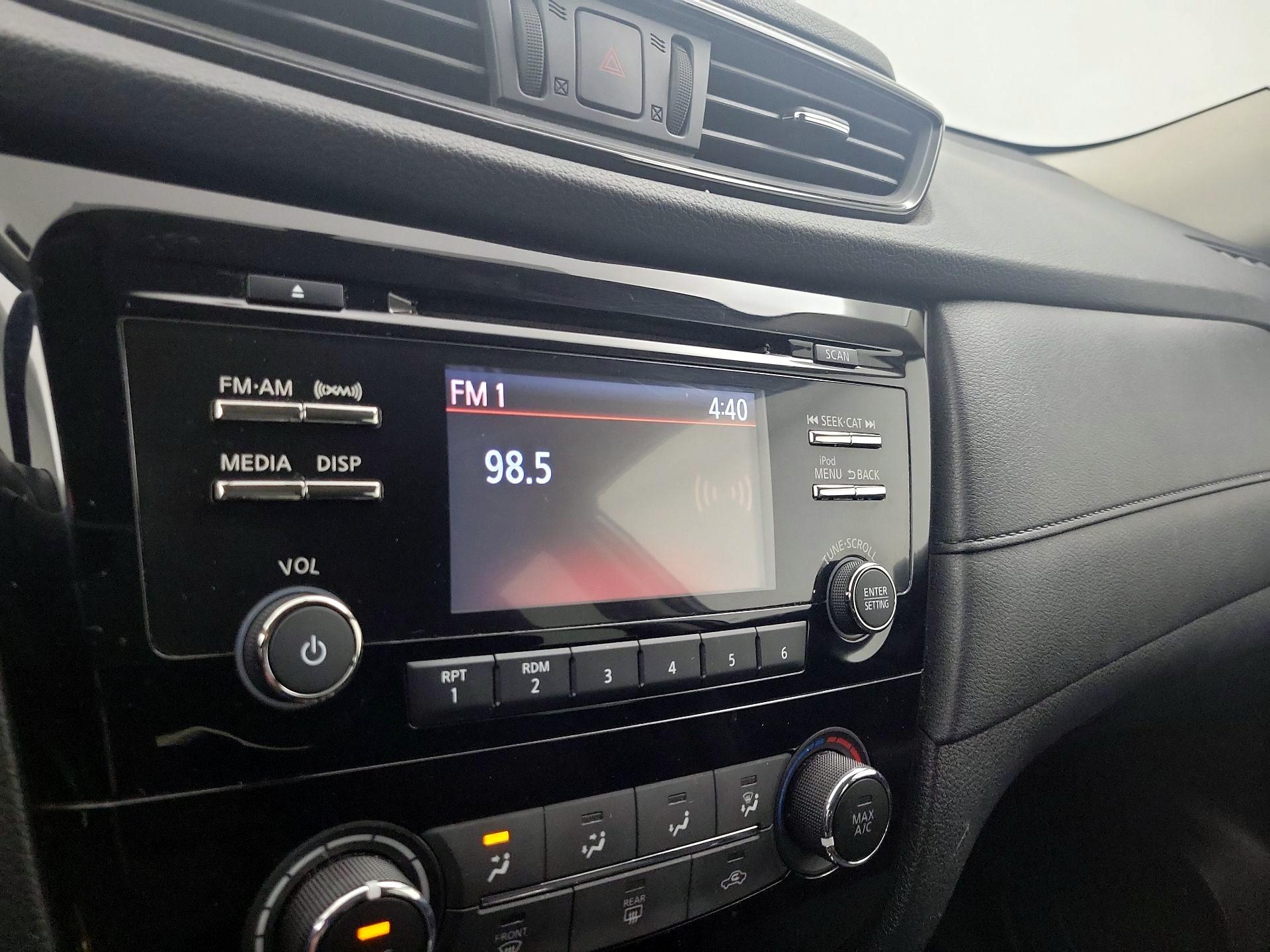 Thumbnail: 2017 Nissan Rogue - 15