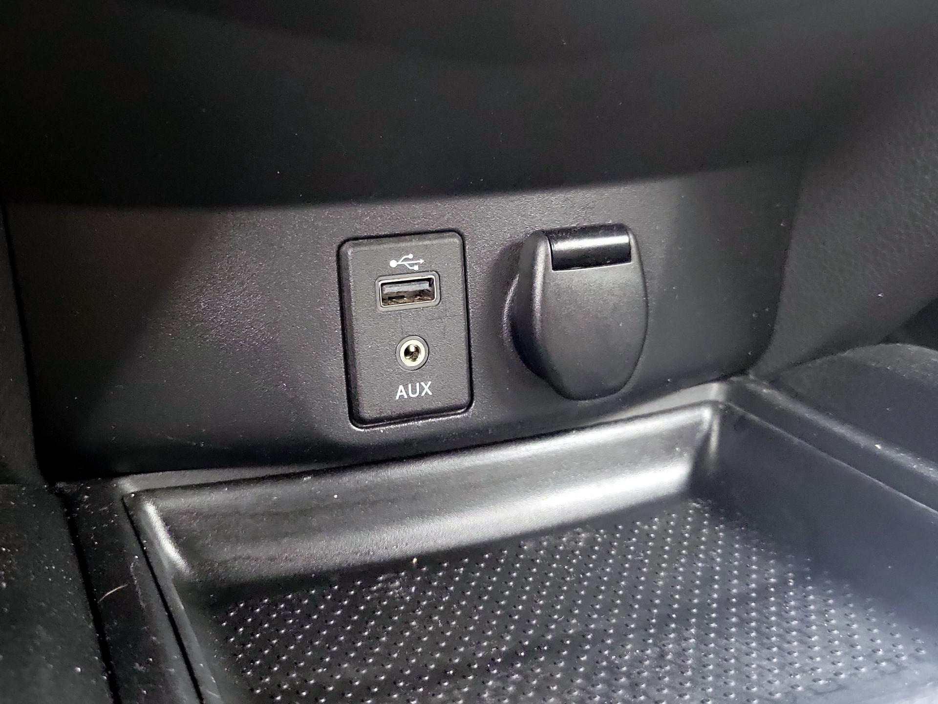 Thumbnail: 2017 Nissan Rogue - 18