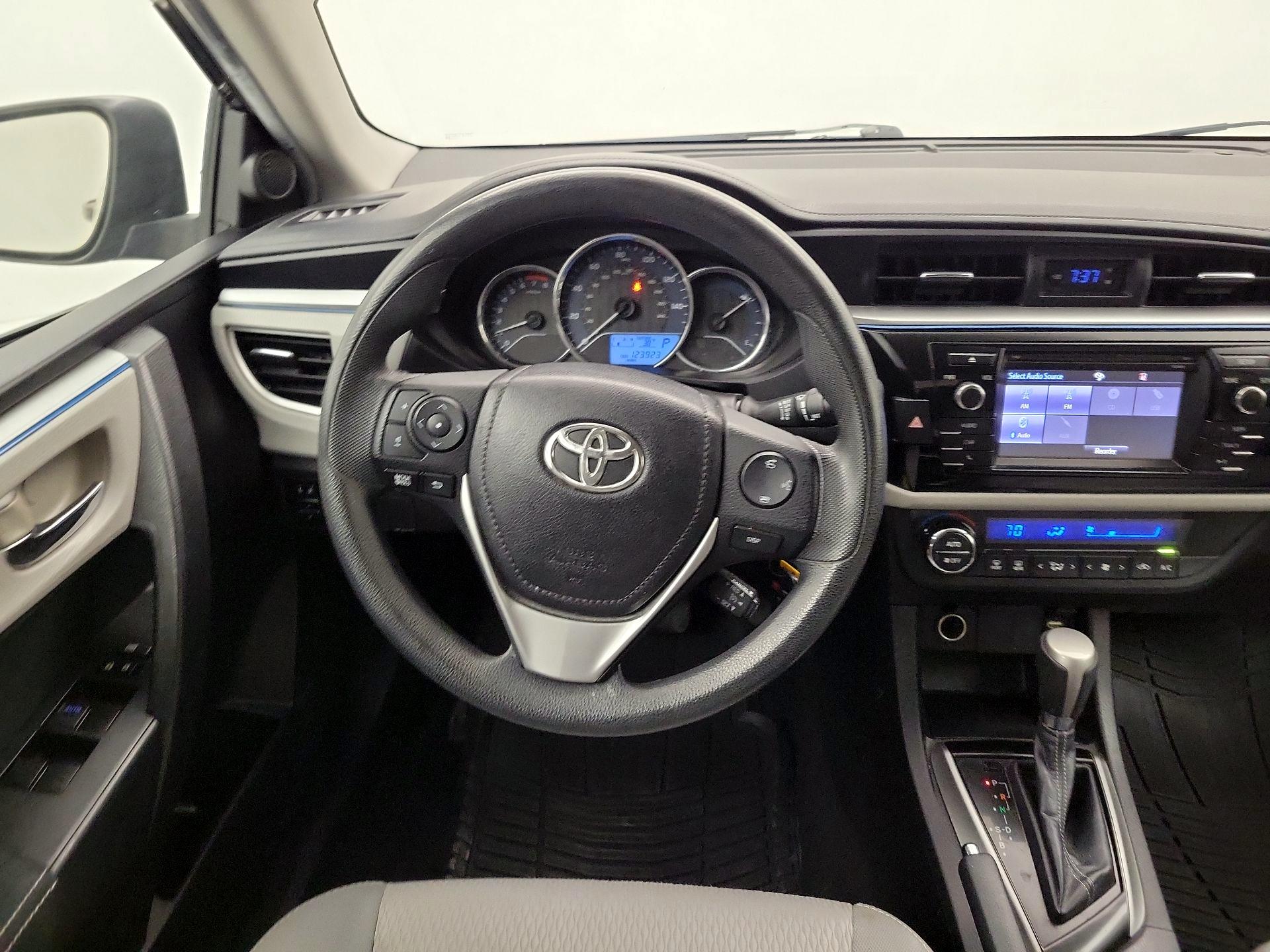 Thumbnail: 2015 Toyota Corolla - 10