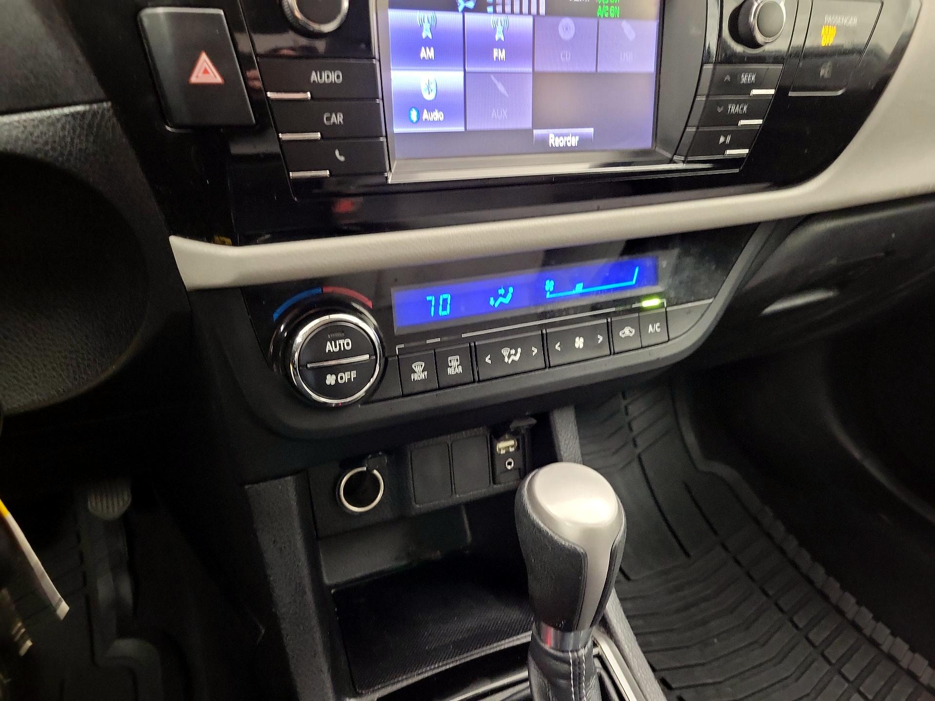 Thumbnail: 2015 Toyota Corolla - 16