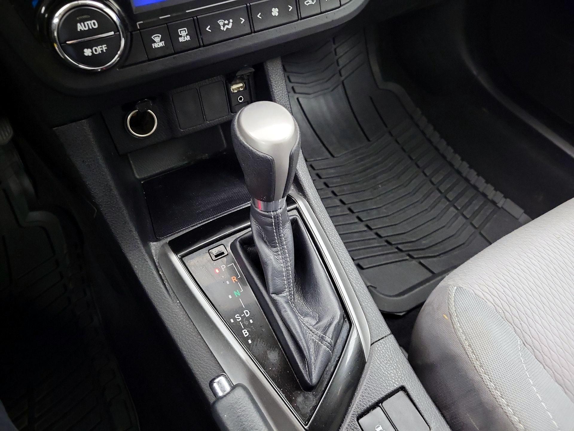 Thumbnail: 2015 Toyota Corolla - 17