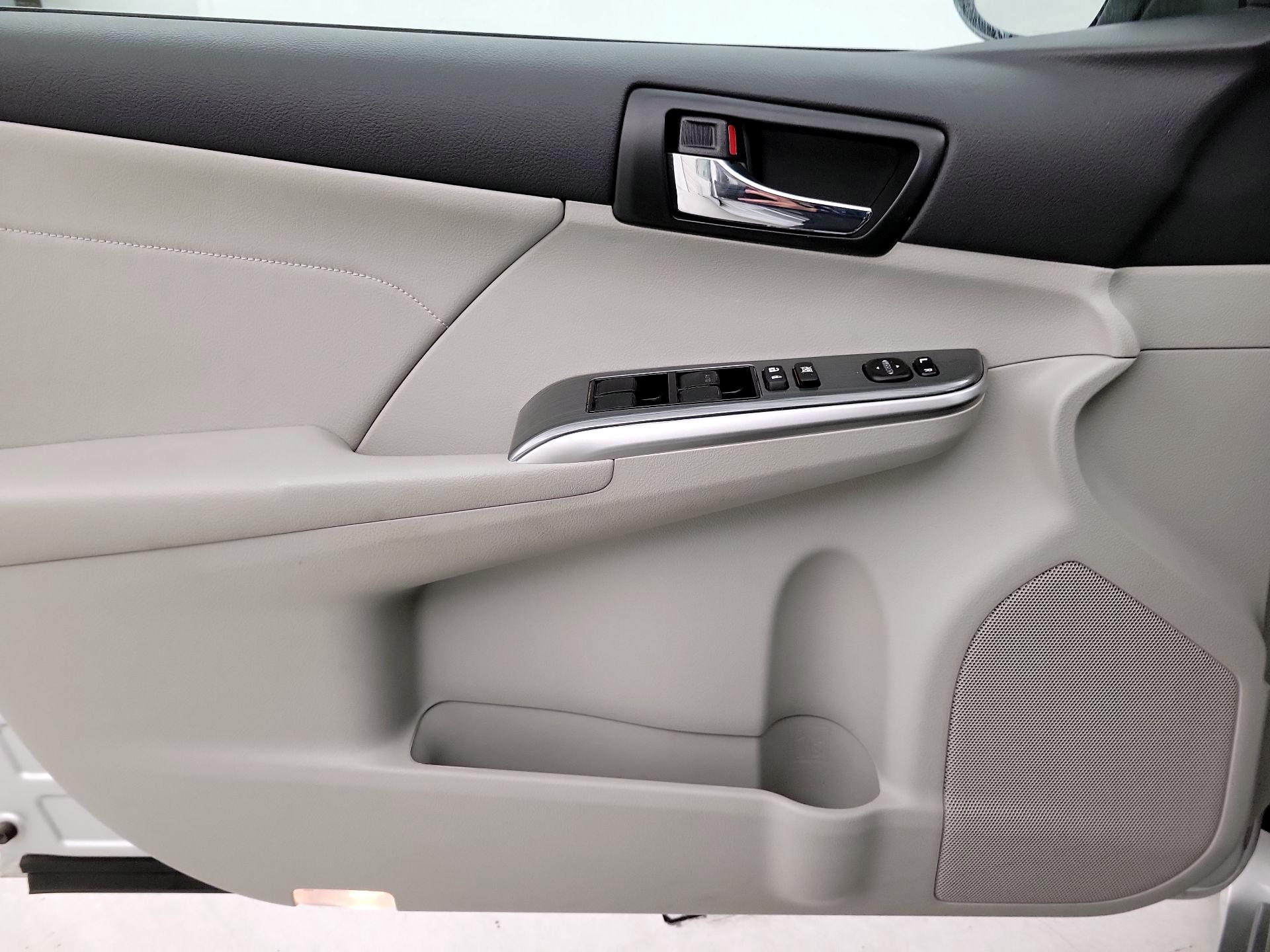 Thumbnail: 2014 Toyota Camry - 12