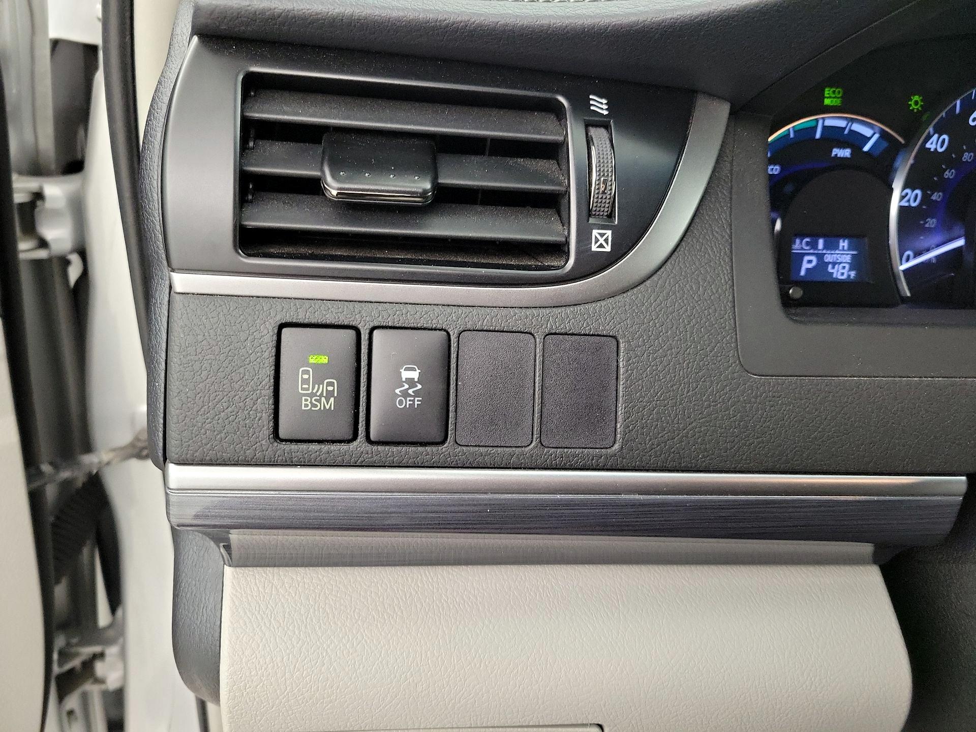 Thumbnail: 2014 Toyota Camry - 13