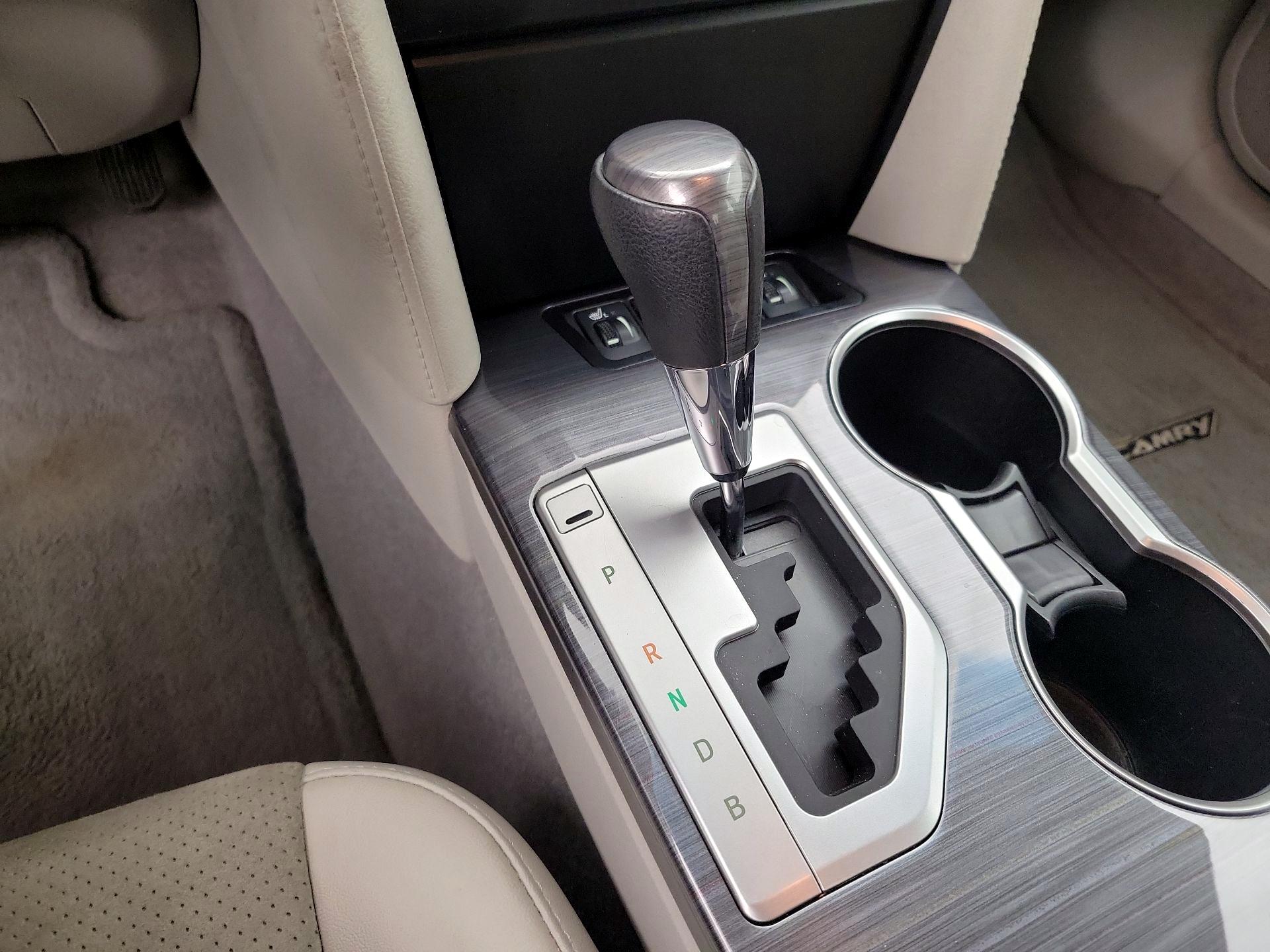 Thumbnail: 2014 Toyota Camry - 18