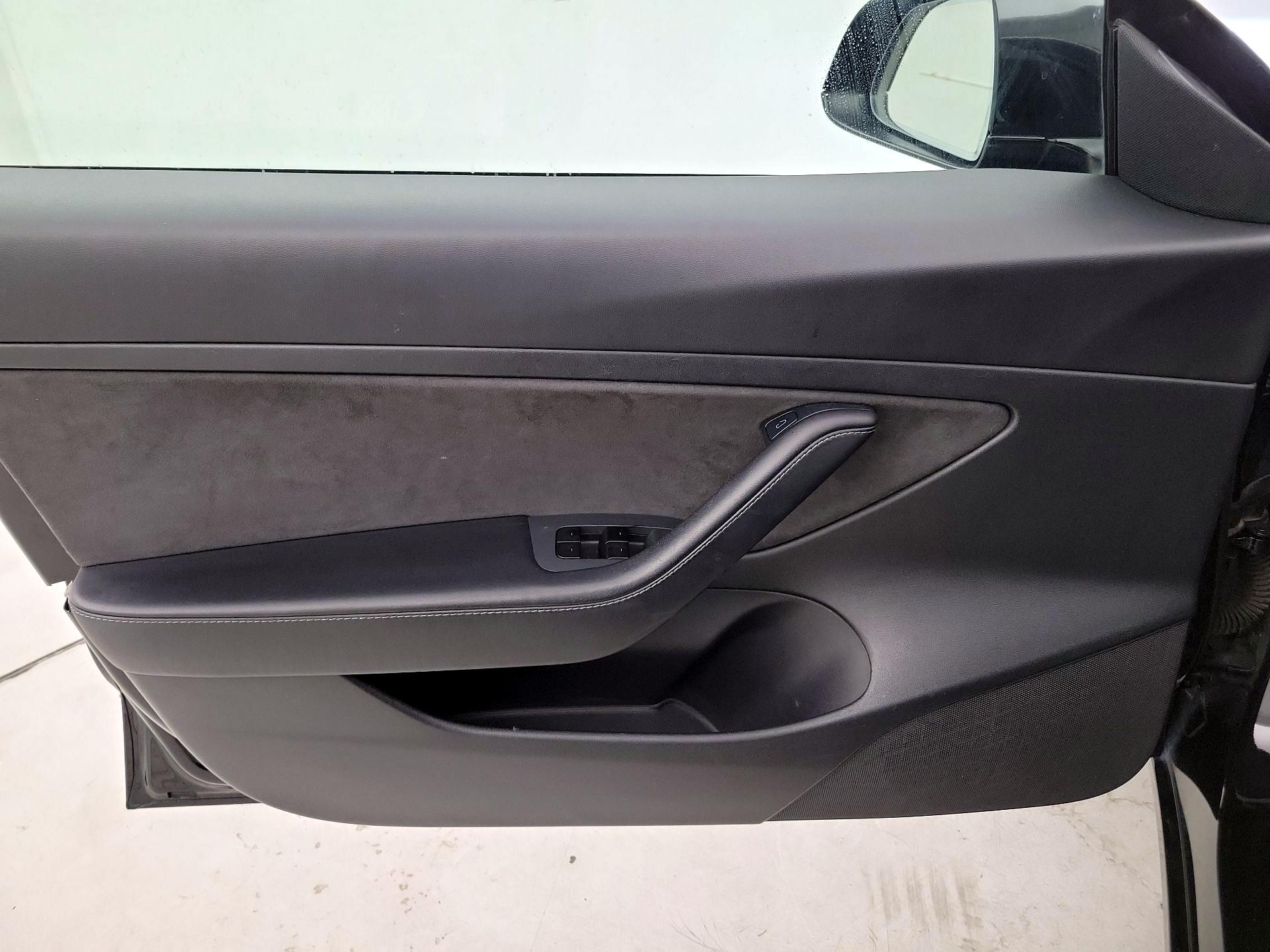 Thumbnail: 2021 Tesla Model 3 - 12