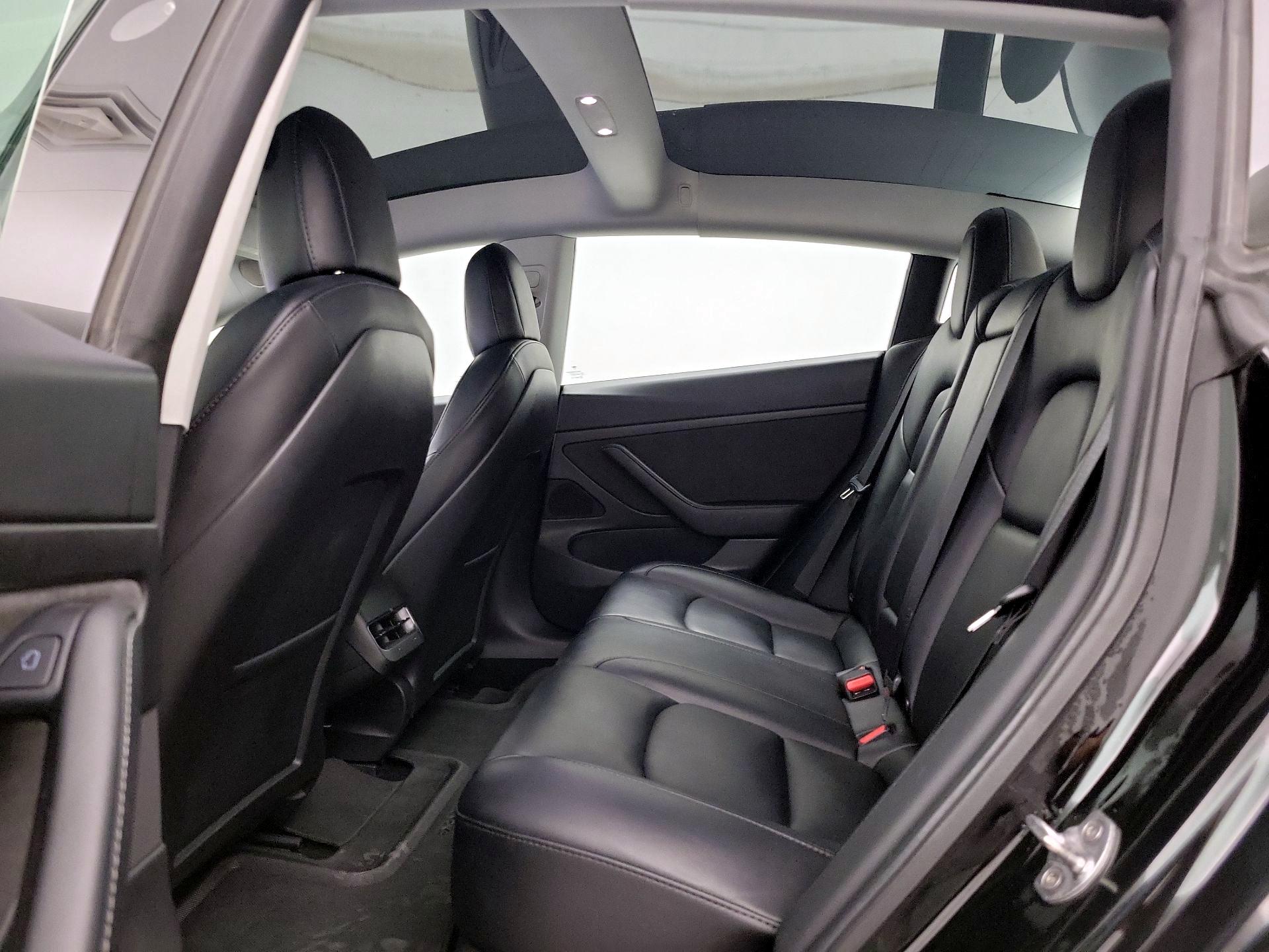 Thumbnail: 2021 Tesla Model 3 - 17