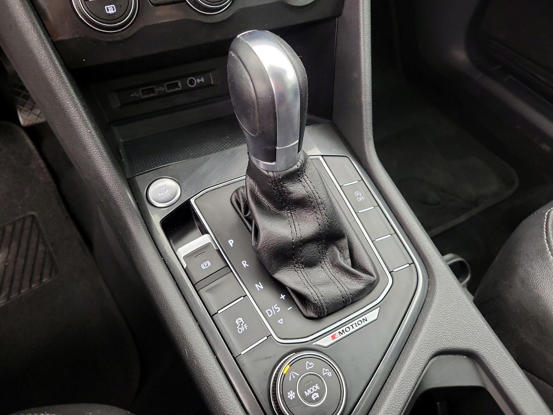 Thumbnail: 2018 Volkswagen Tiguan - 17