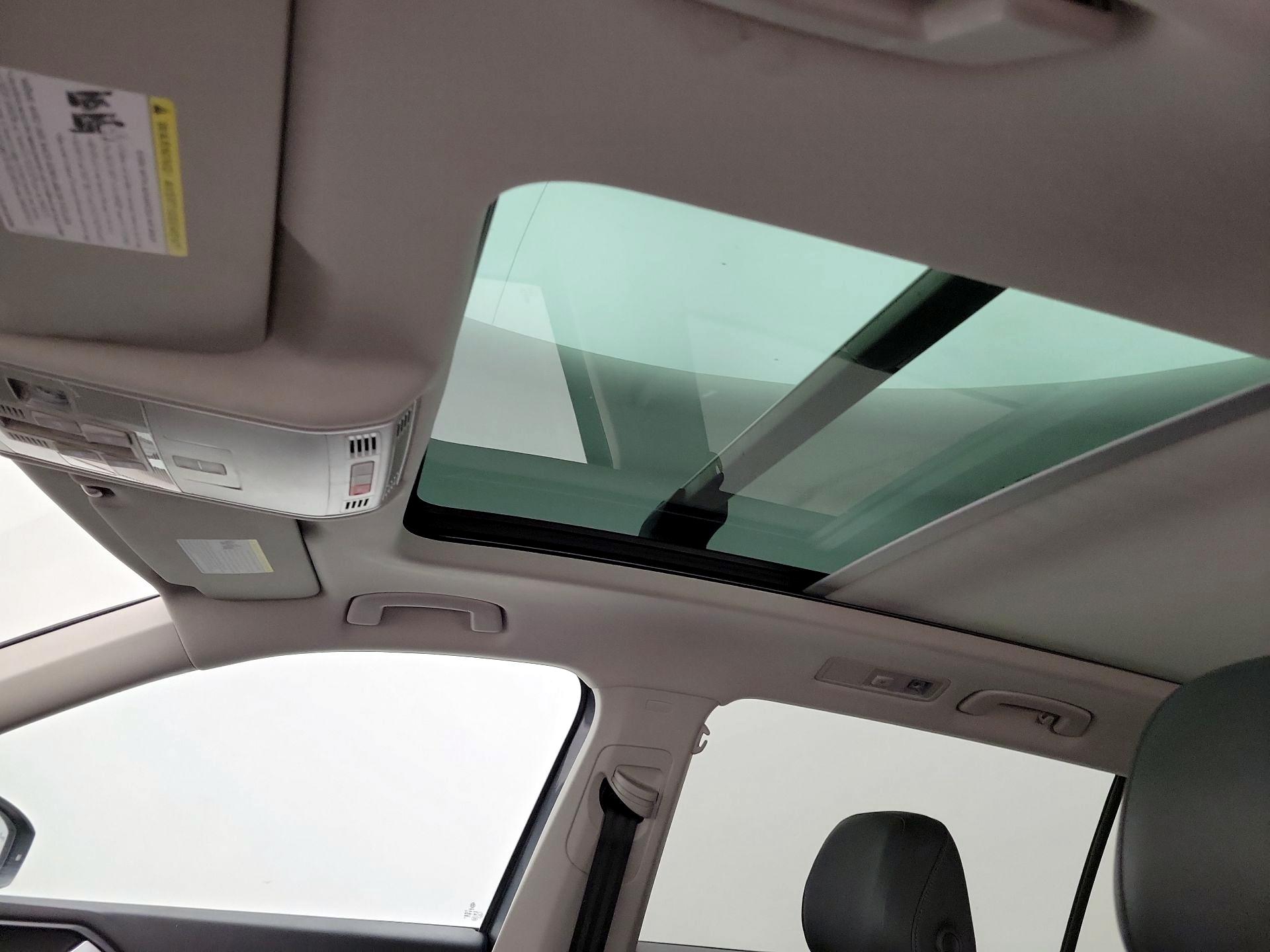 Thumbnail: 2018 Volkswagen Tiguan - 19