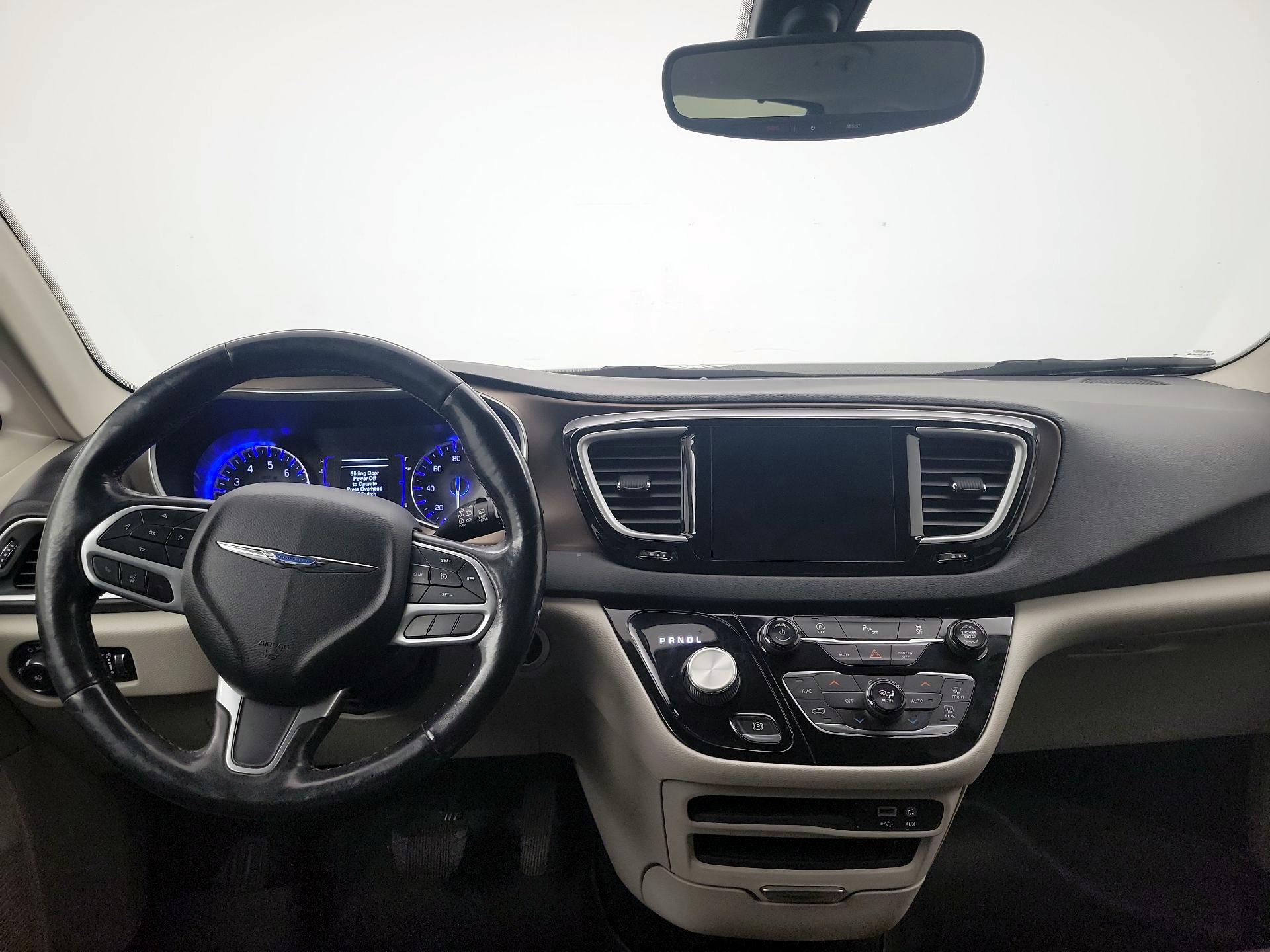 Thumbnail: 2019 Chrysler Pacifica - 9