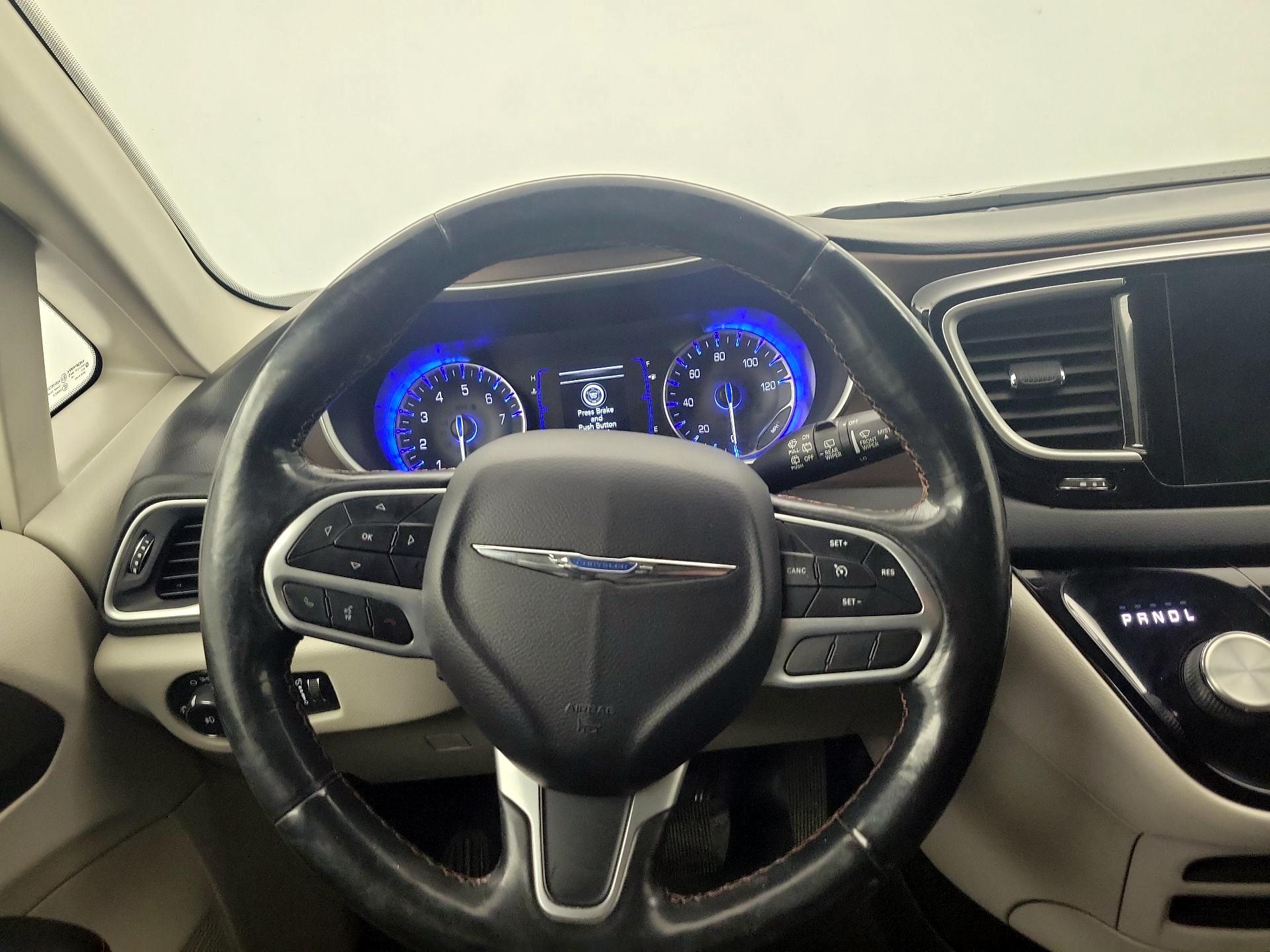 Thumbnail: 2019 Chrysler Pacifica - 10