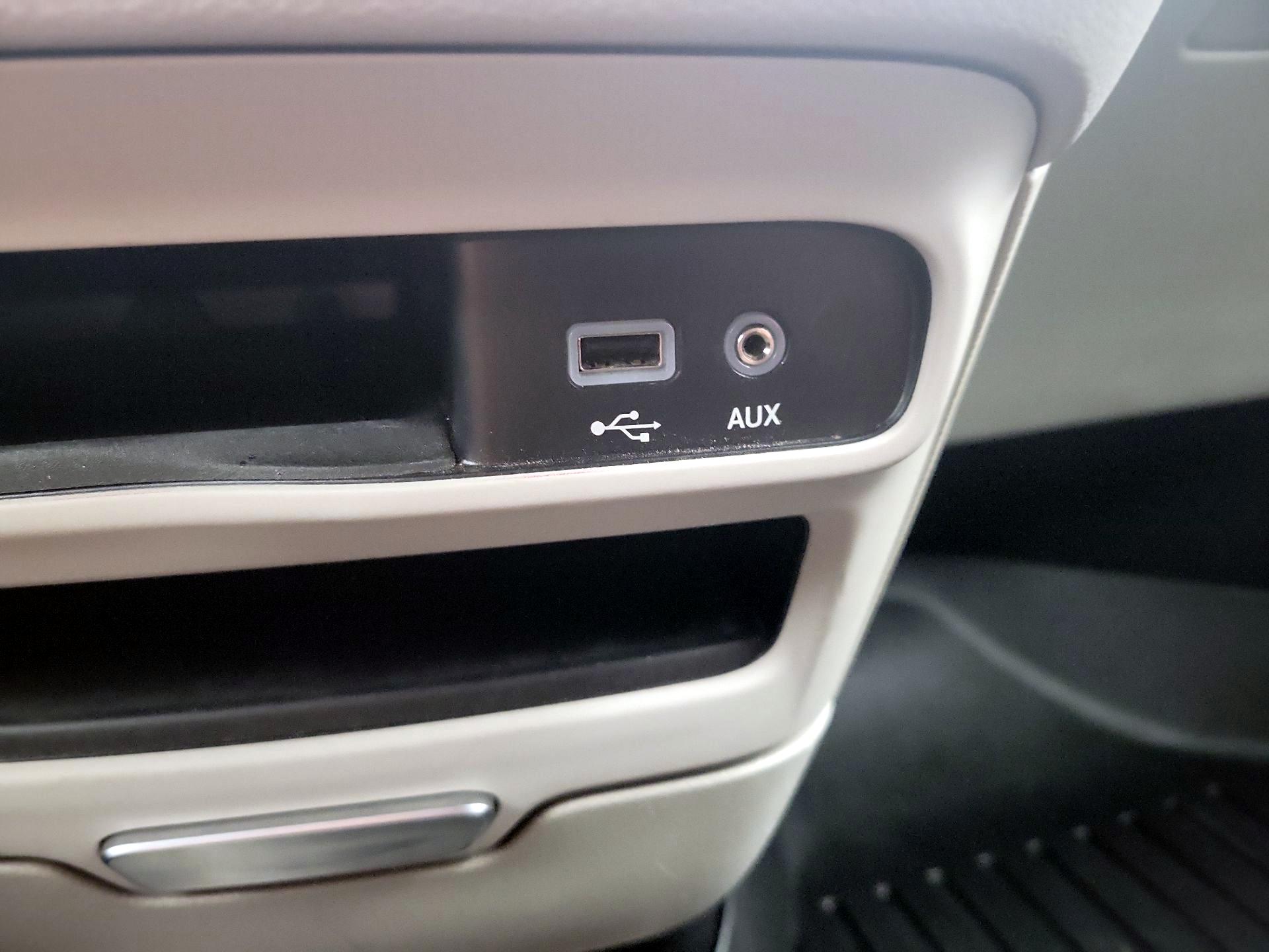 Thumbnail: 2019 Chrysler Pacifica - 19