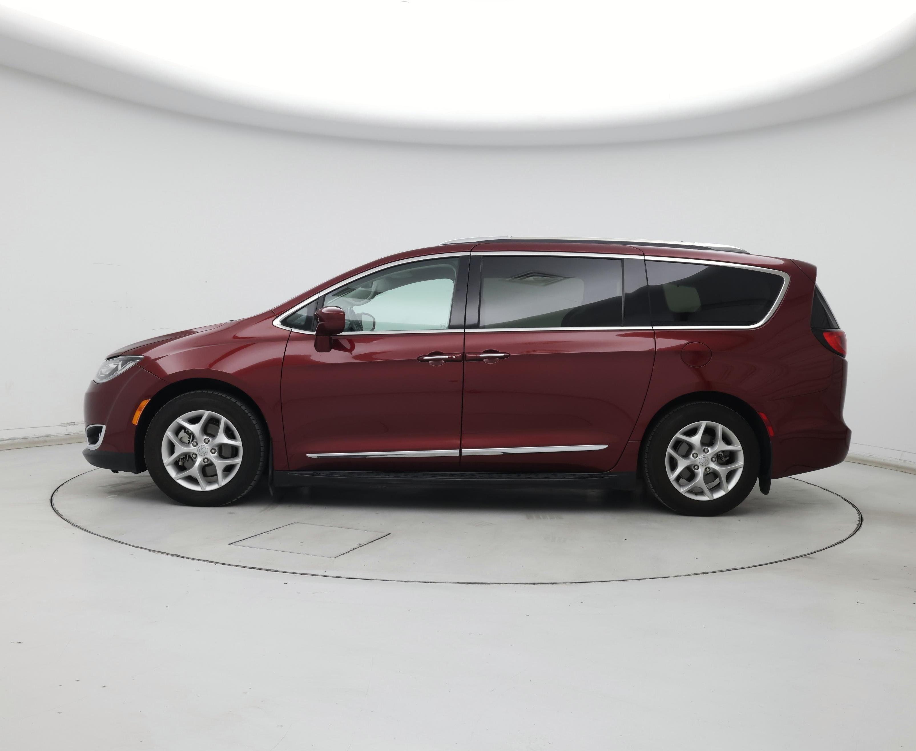 Thumbnail: 2019 Chrysler Pacifica - 3