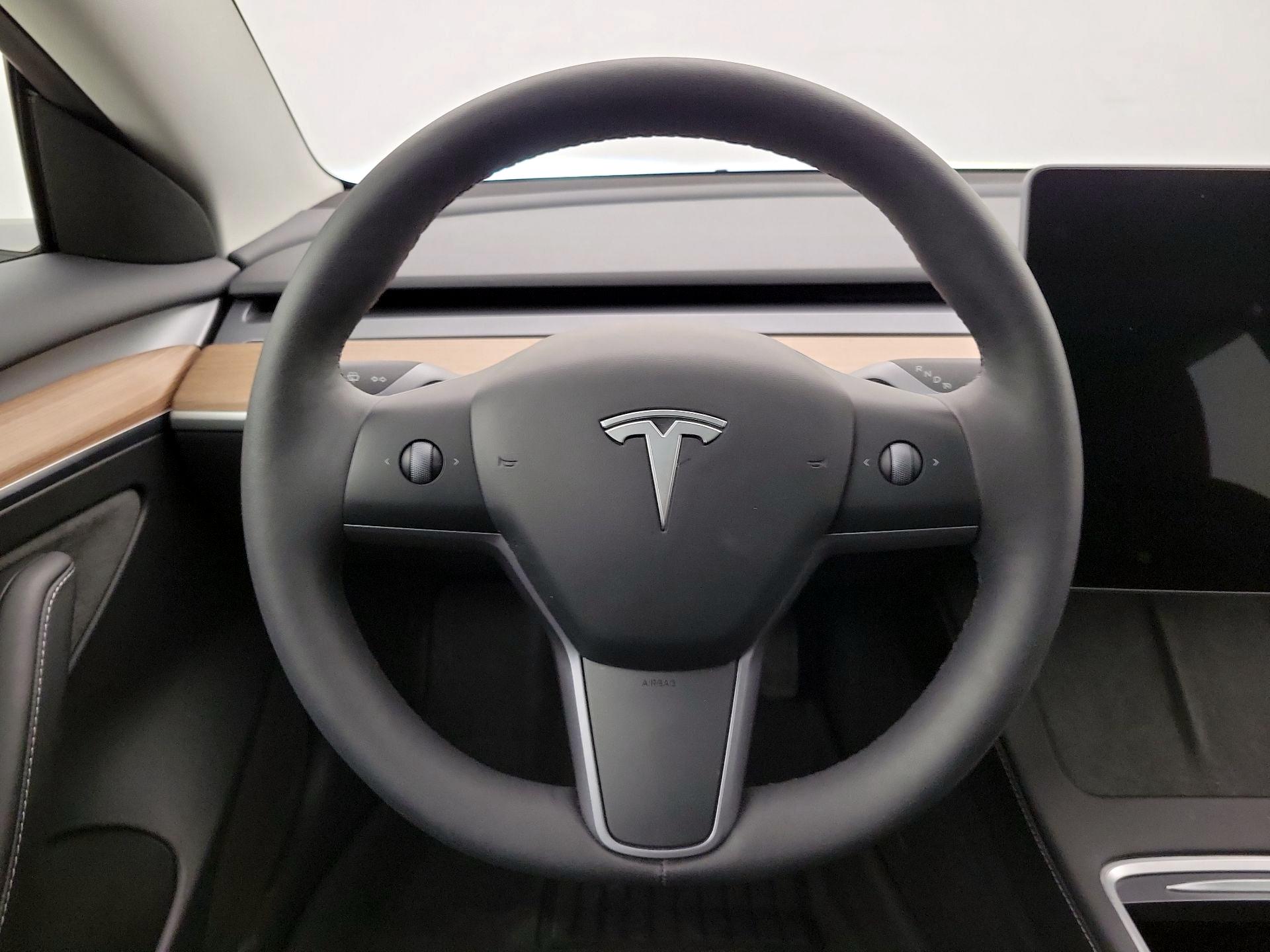 Thumbnail: 2023 Tesla Model 3 - 19