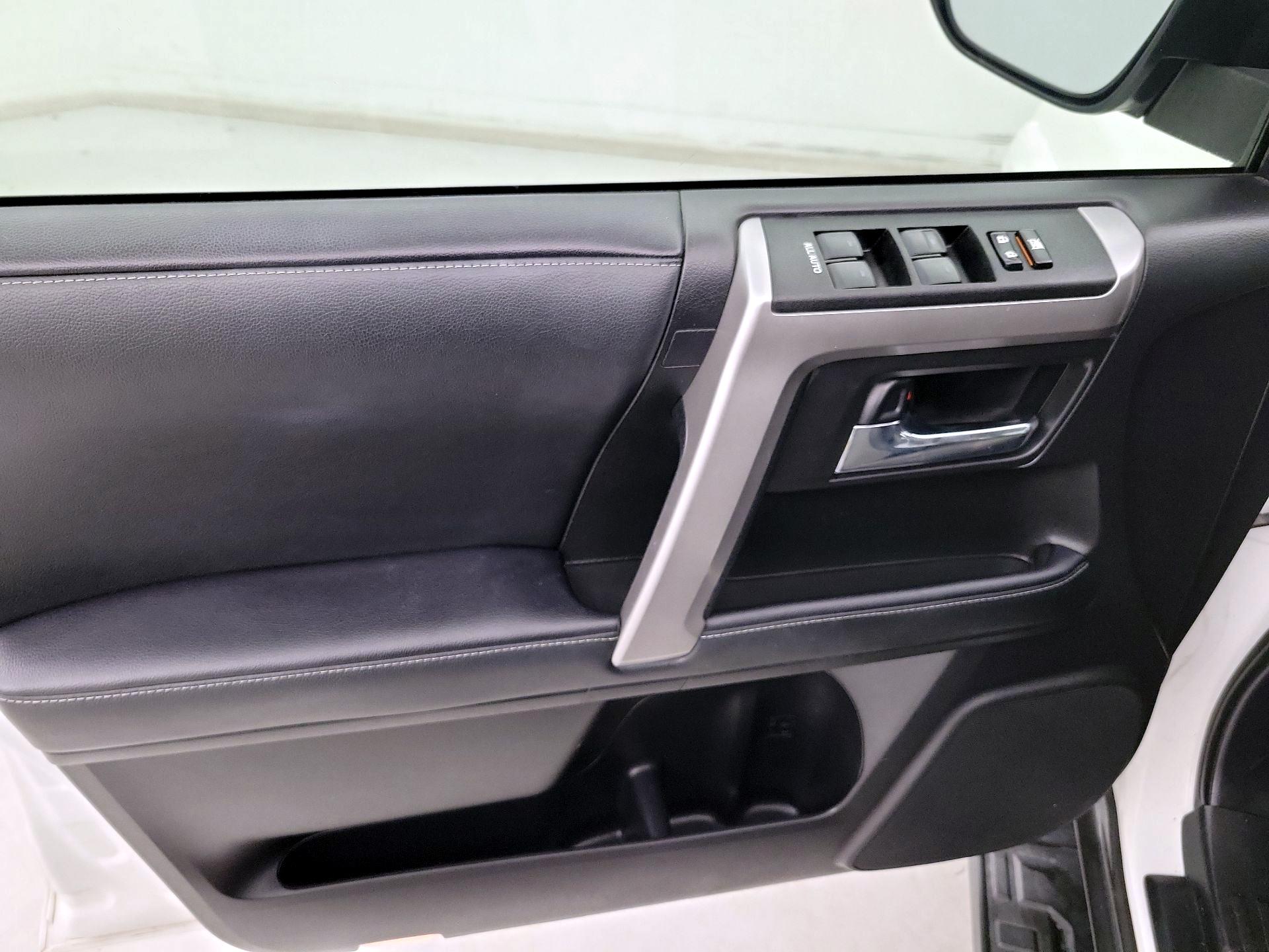 Thumbnail: 2020 Toyota 4Runner - 12