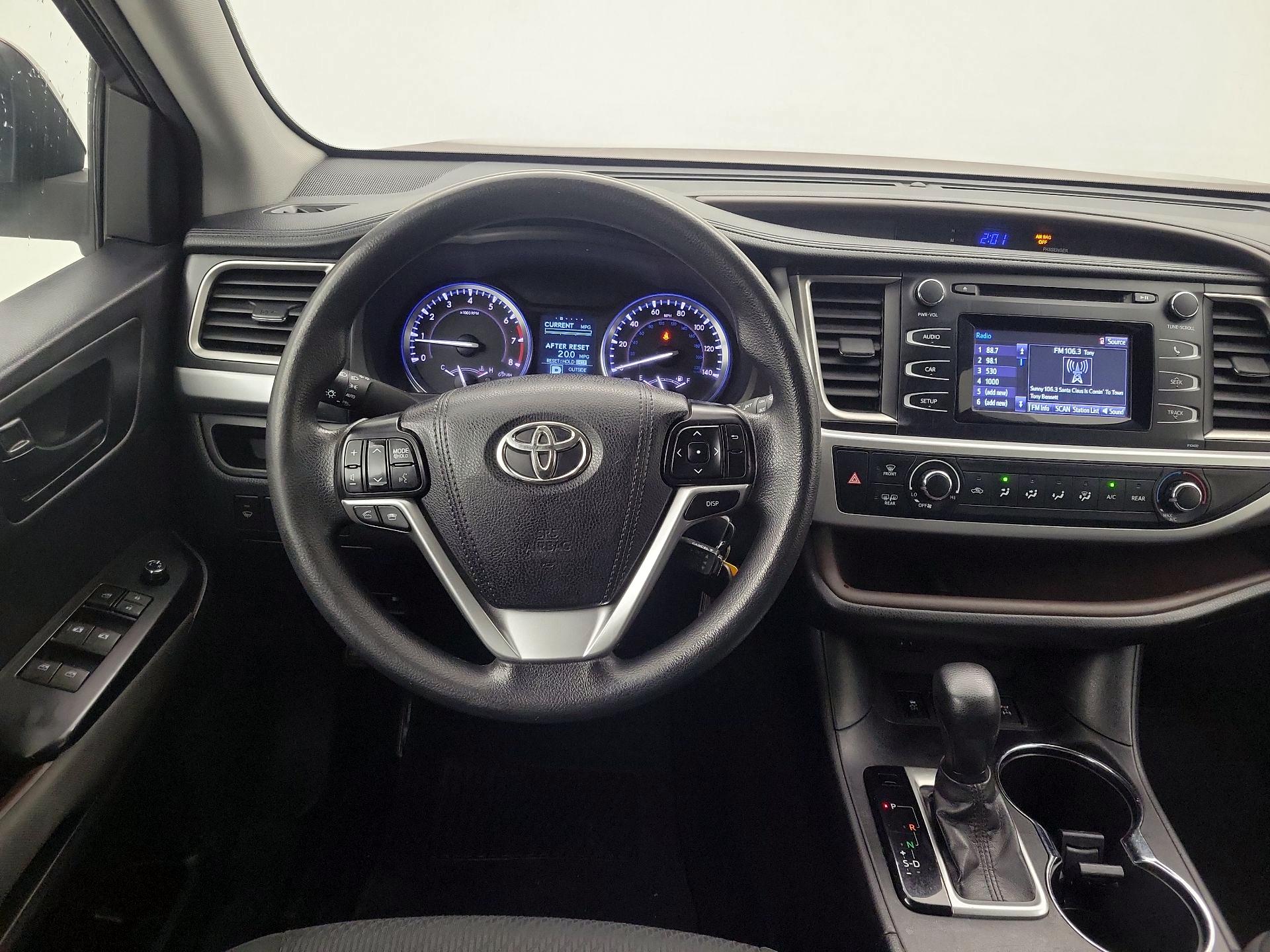 Thumbnail: 2015 Toyota Highlander - 10