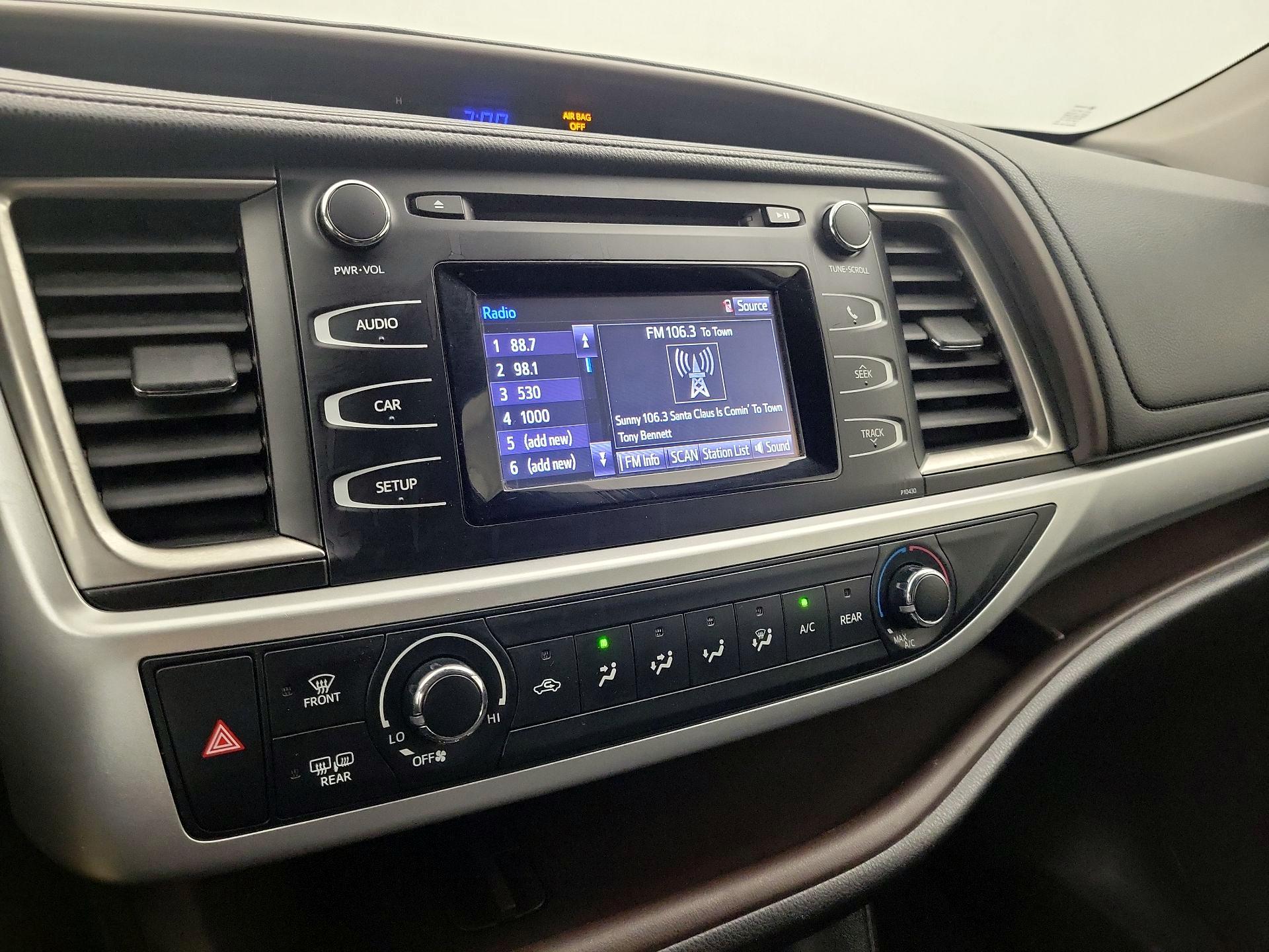 Thumbnail: 2015 Toyota Highlander - 15