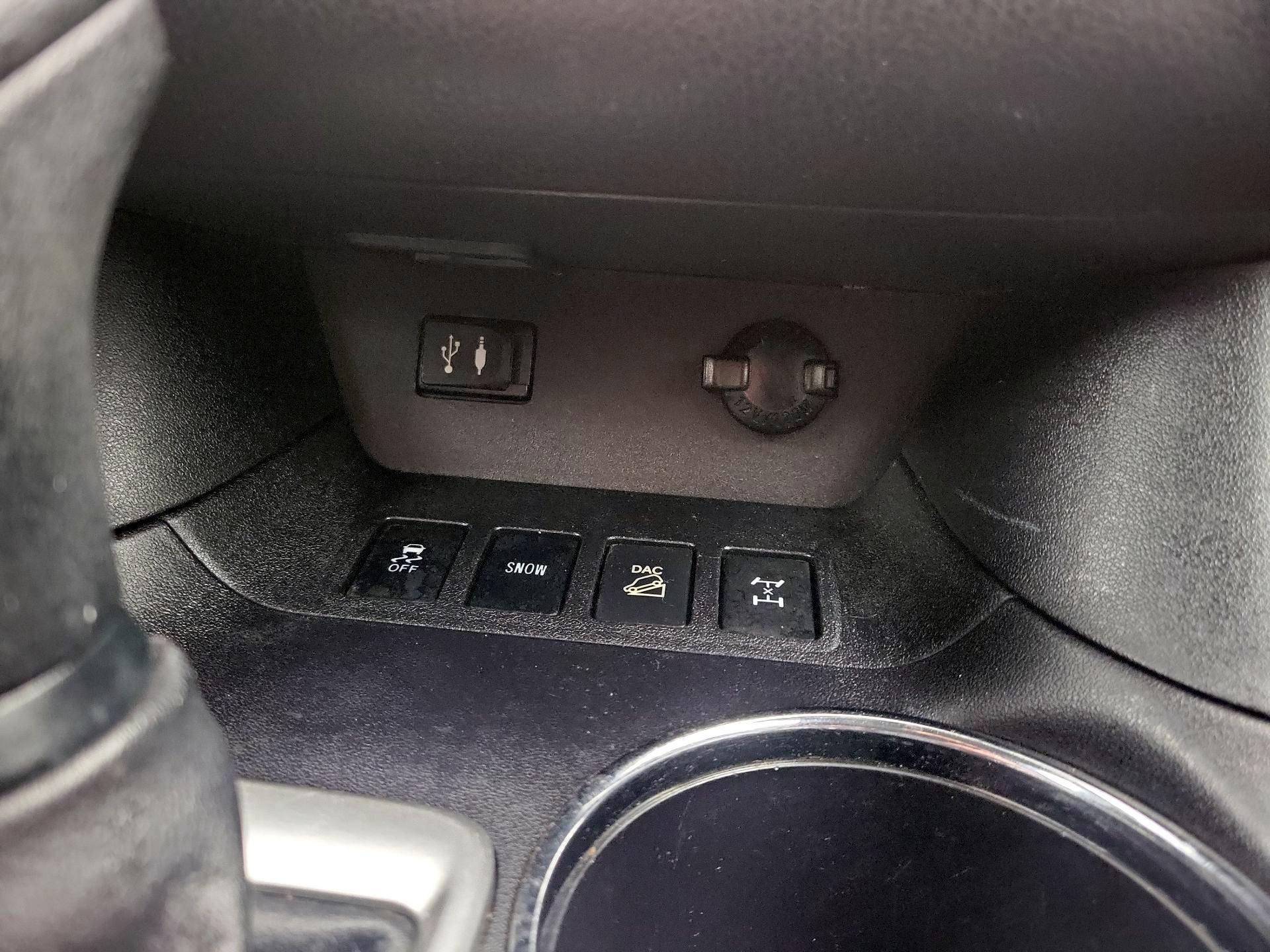 Thumbnail: 2015 Toyota Highlander - 18