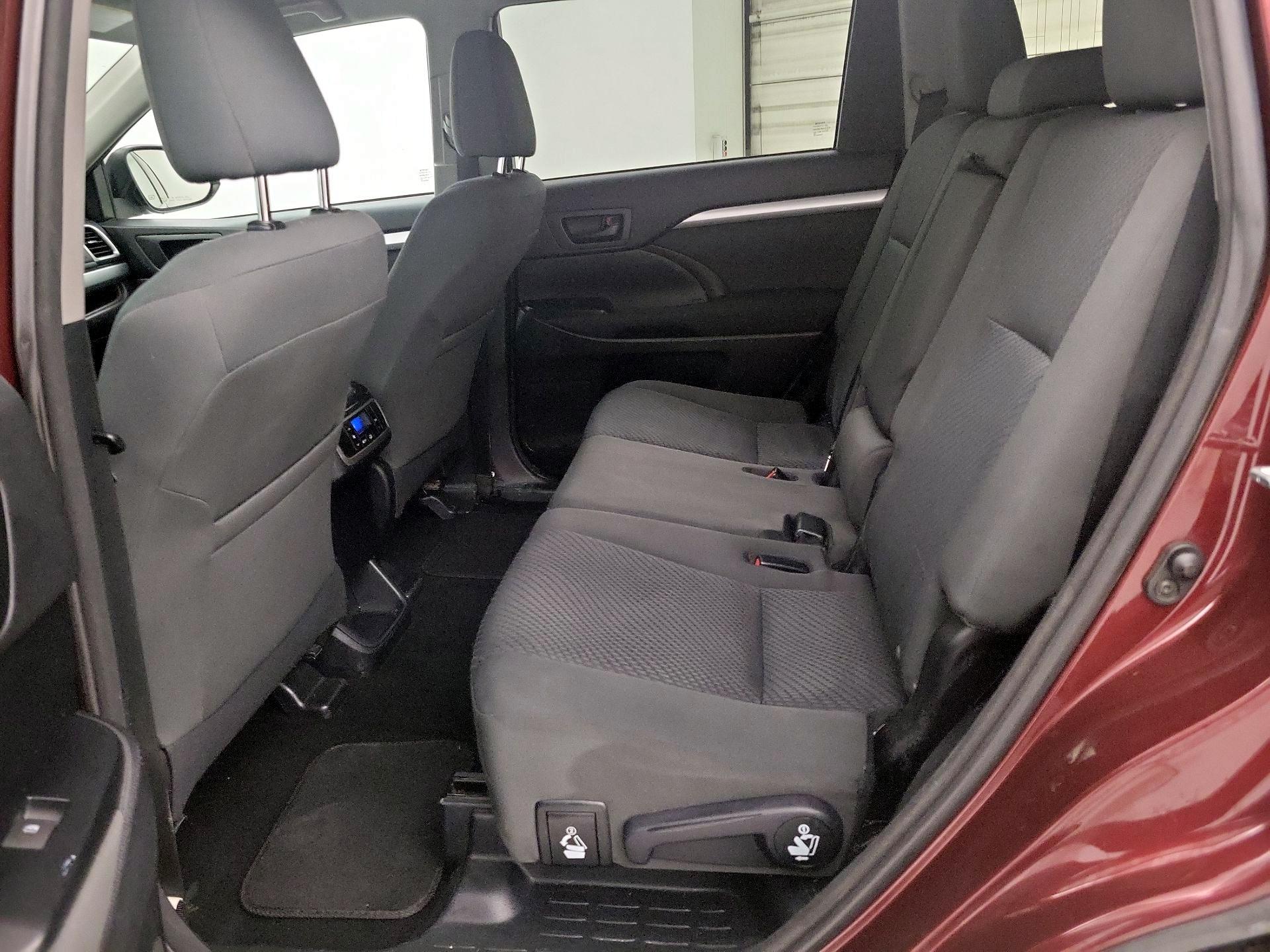 Thumbnail: 2015 Toyota Highlander - 19