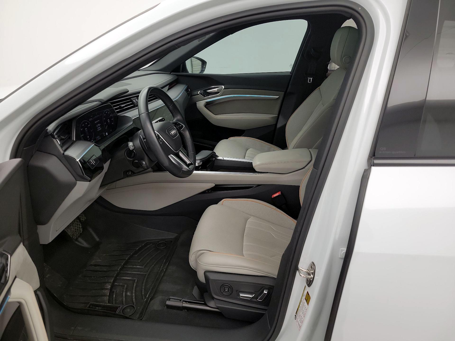 Thumbnail: 2024 Audi Q8 e-tron - 11