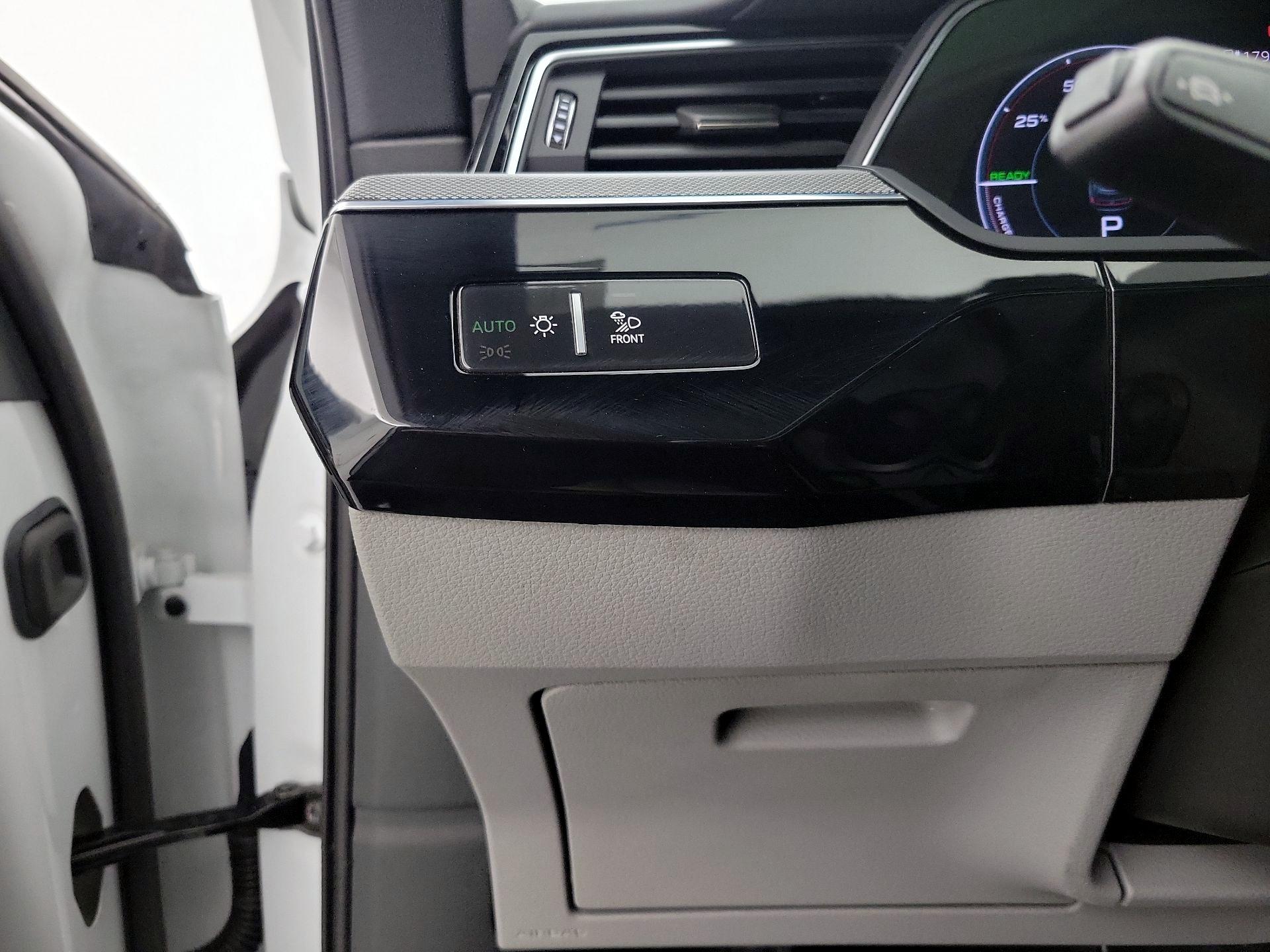 Thumbnail: 2024 Audi Q8 e-tron - 13