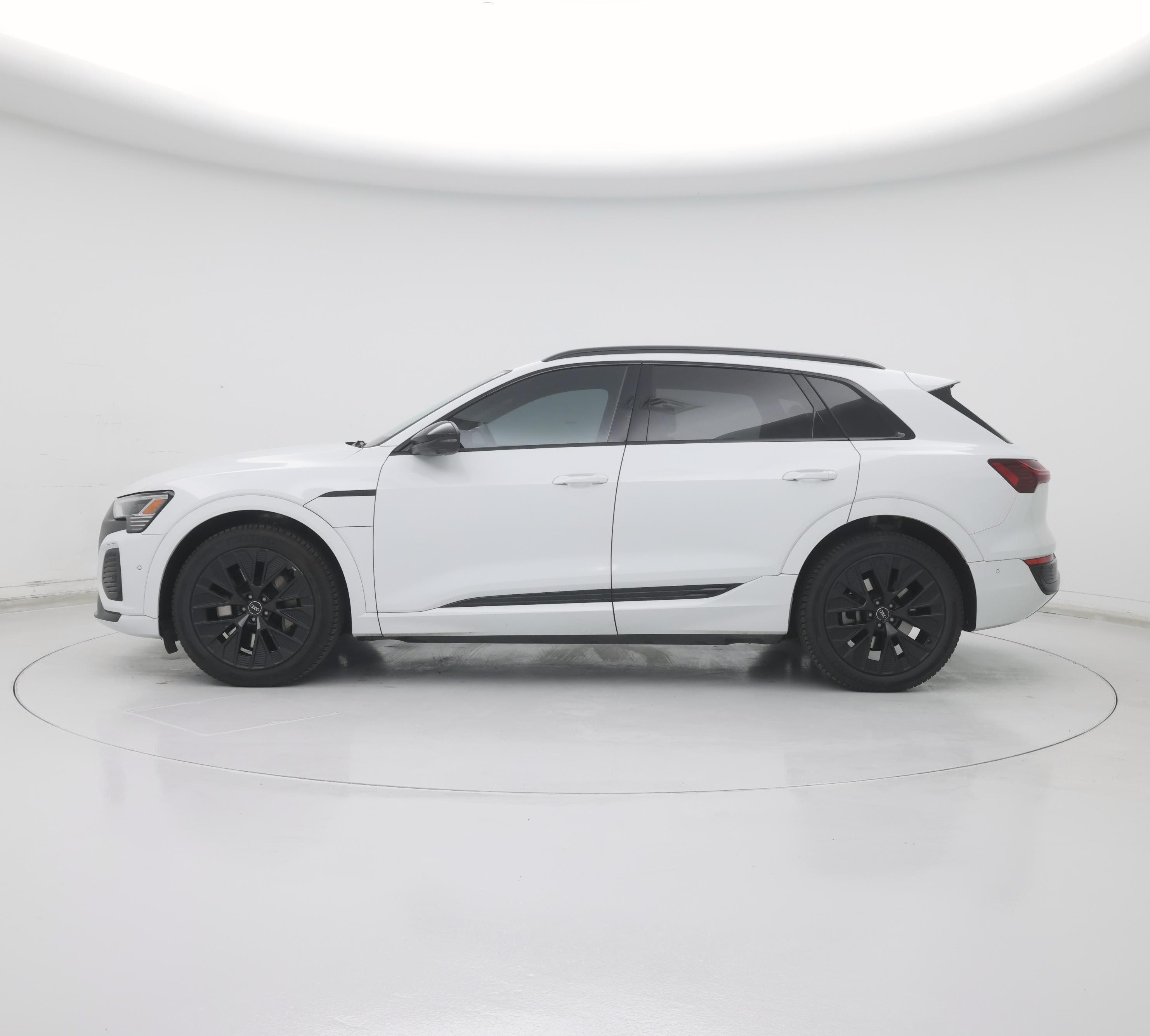 Thumbnail: 2024 Audi Q8 e-tron - 3