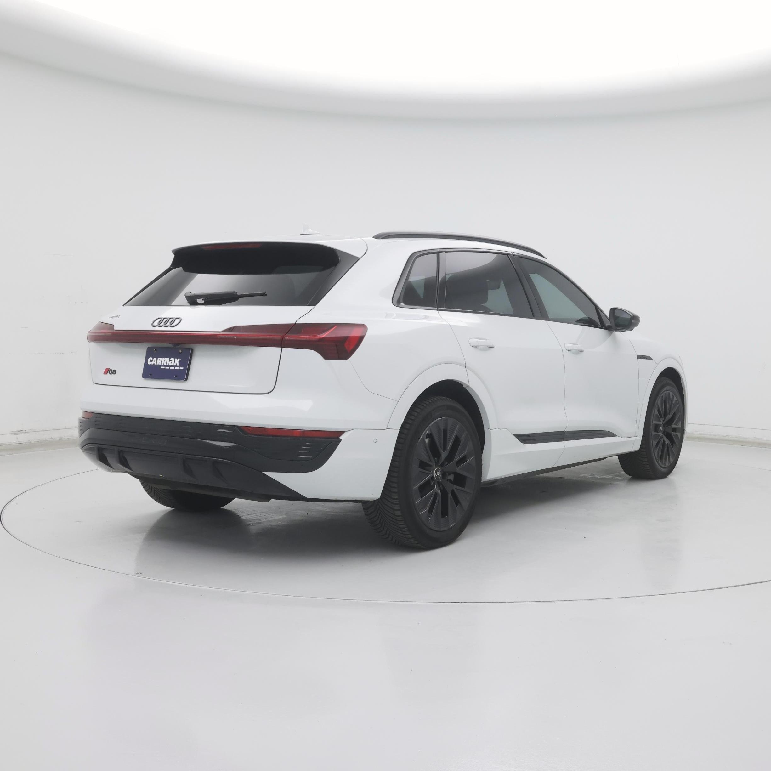 Thumbnail: 2024 Audi Q8 e-tron - 8