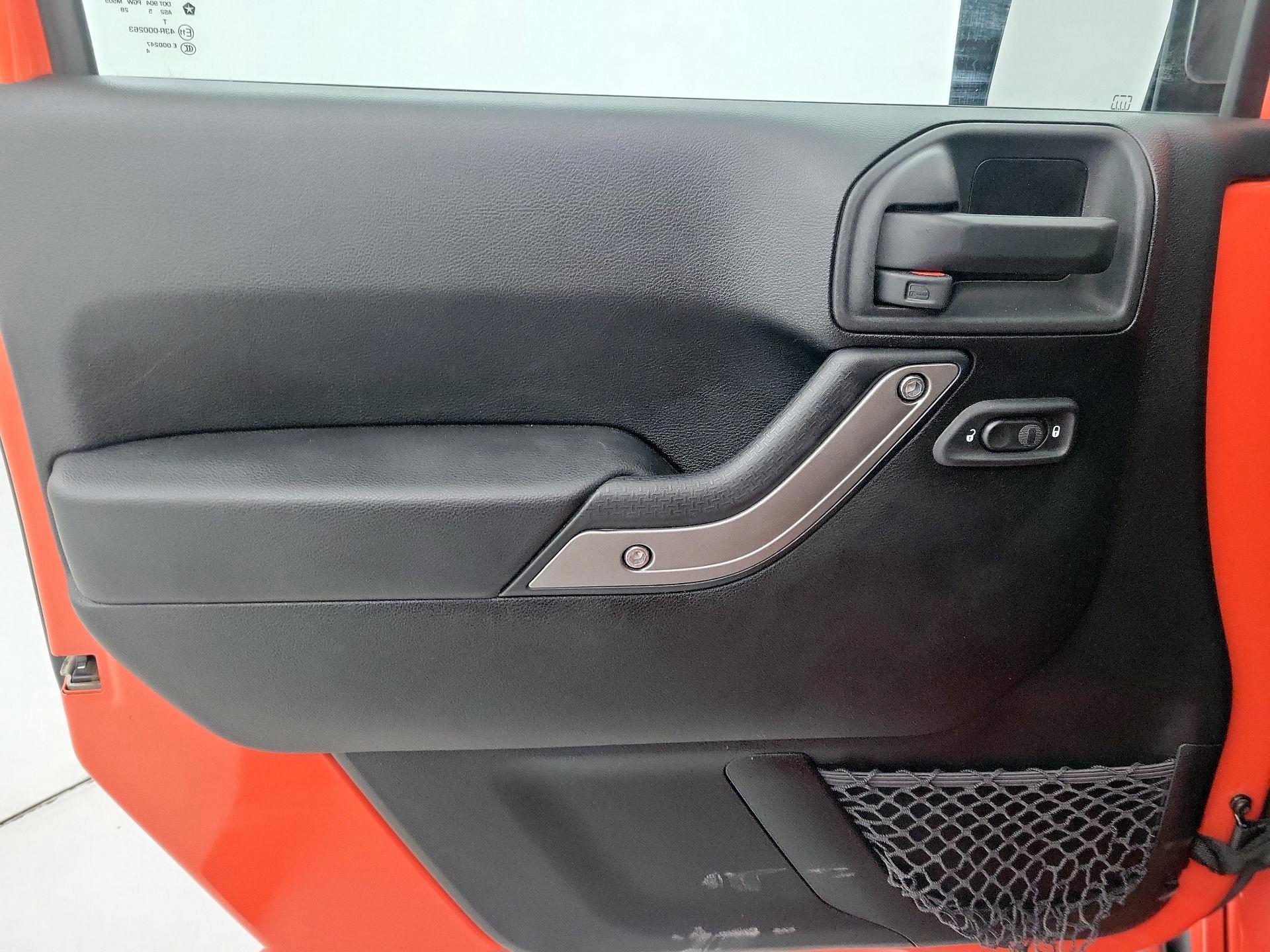 Thumbnail: 2015 Jeep Wrangler - 12