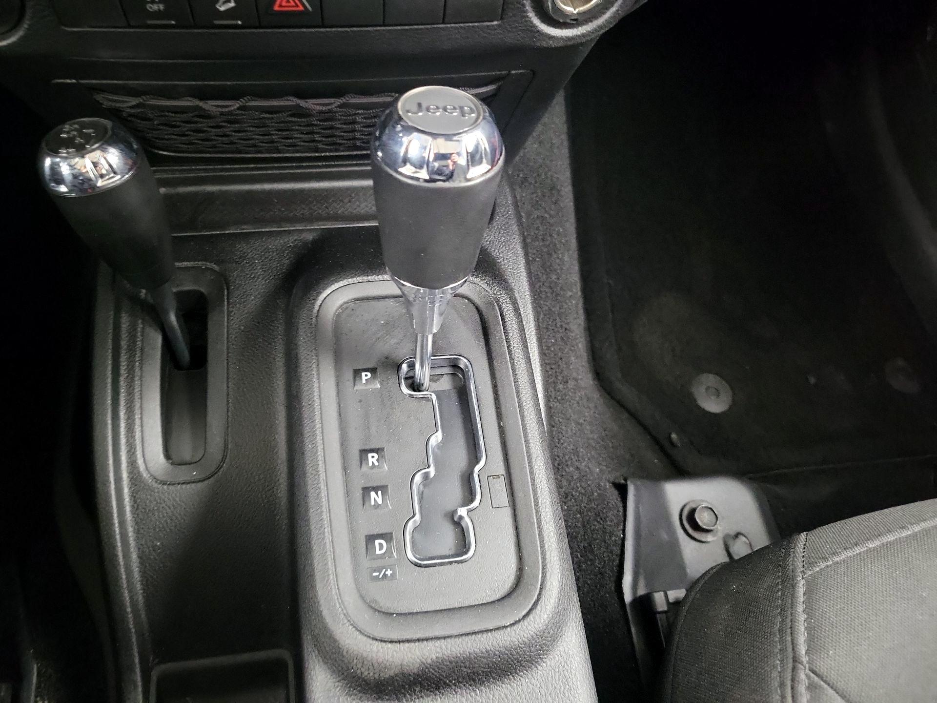 Thumbnail: 2015 Jeep Wrangler - 15