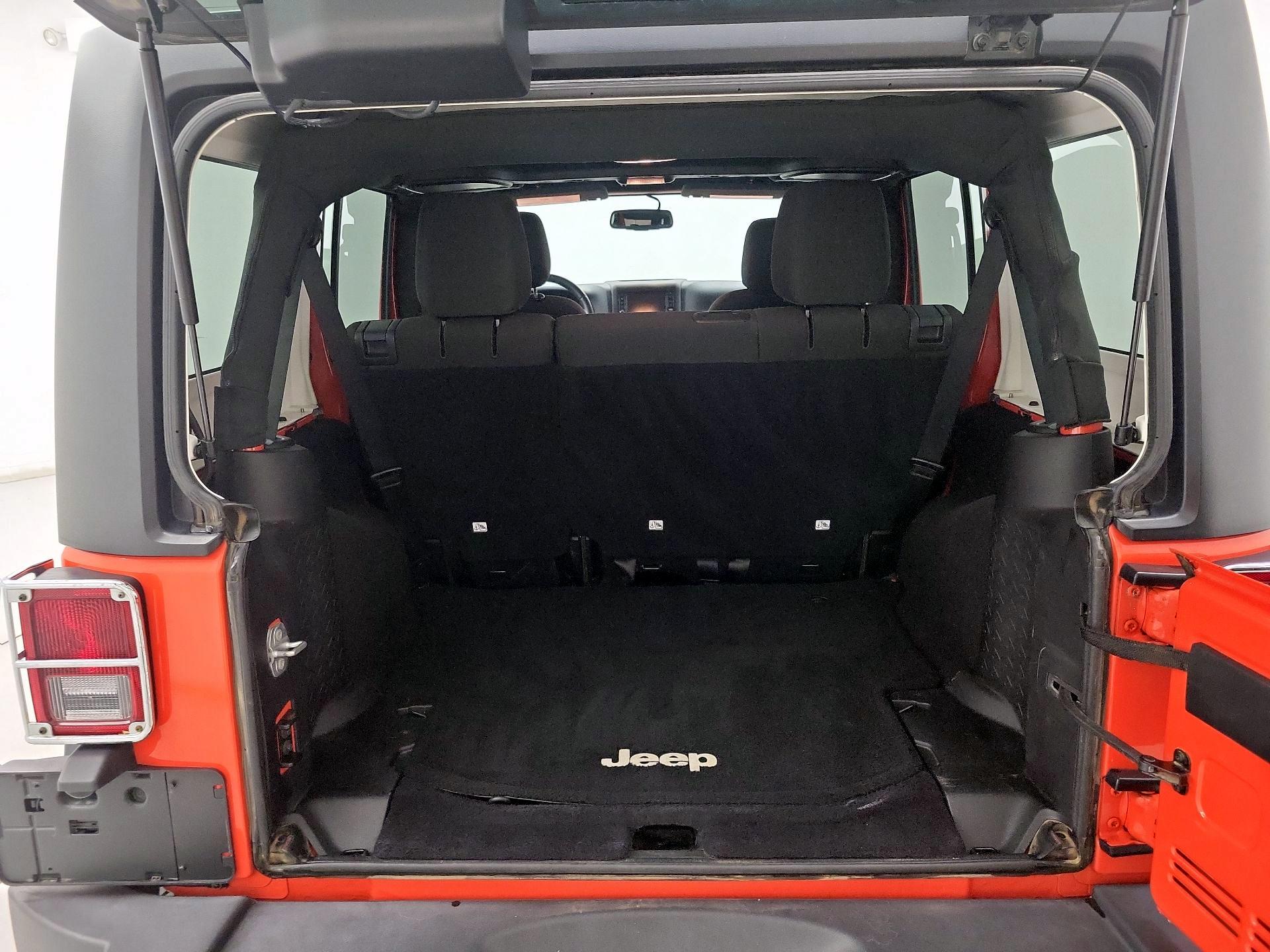 Thumbnail: 2015 Jeep Wrangler - 18