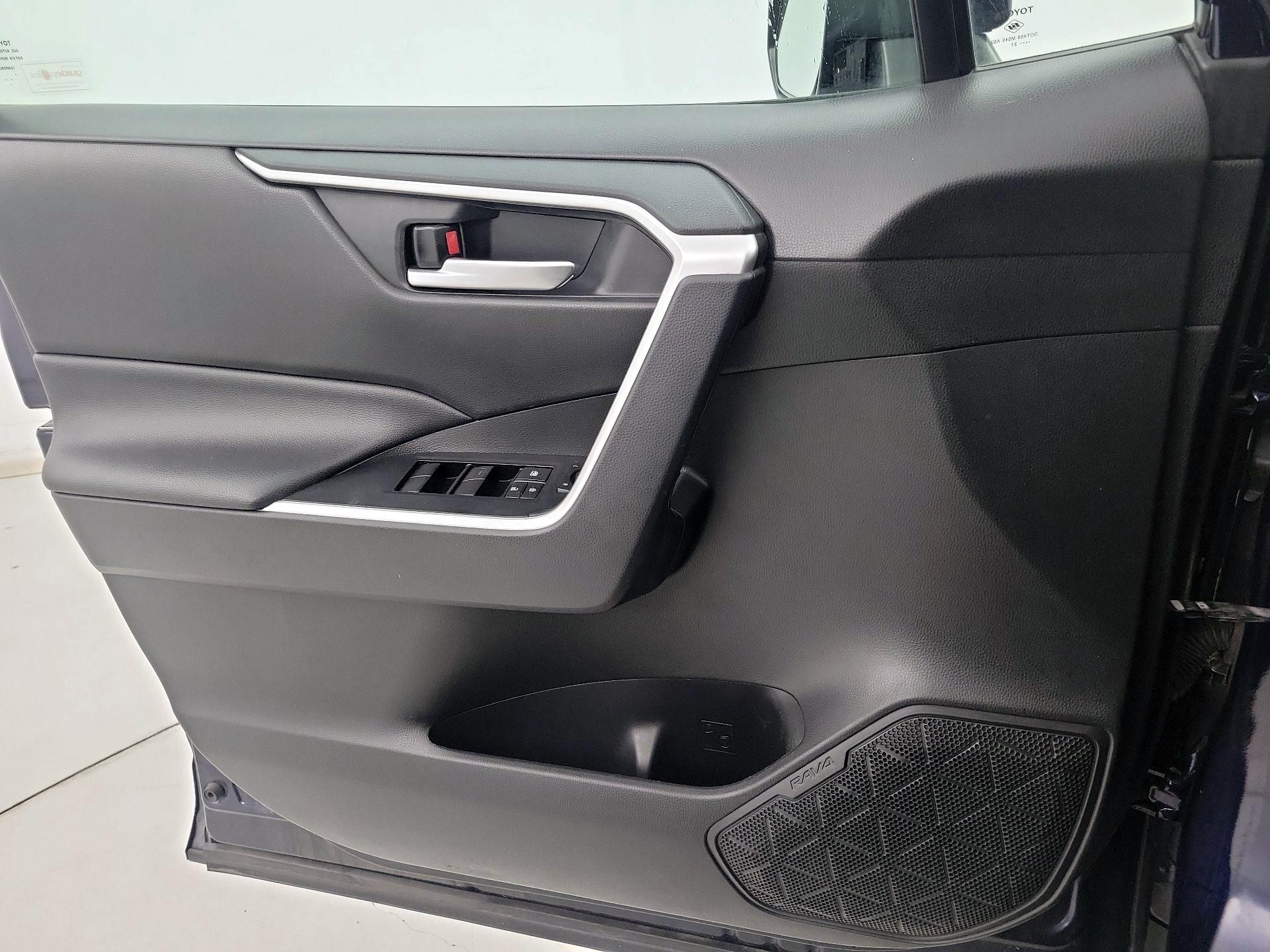 Thumbnail: 2021 Toyota RAV4 - 12