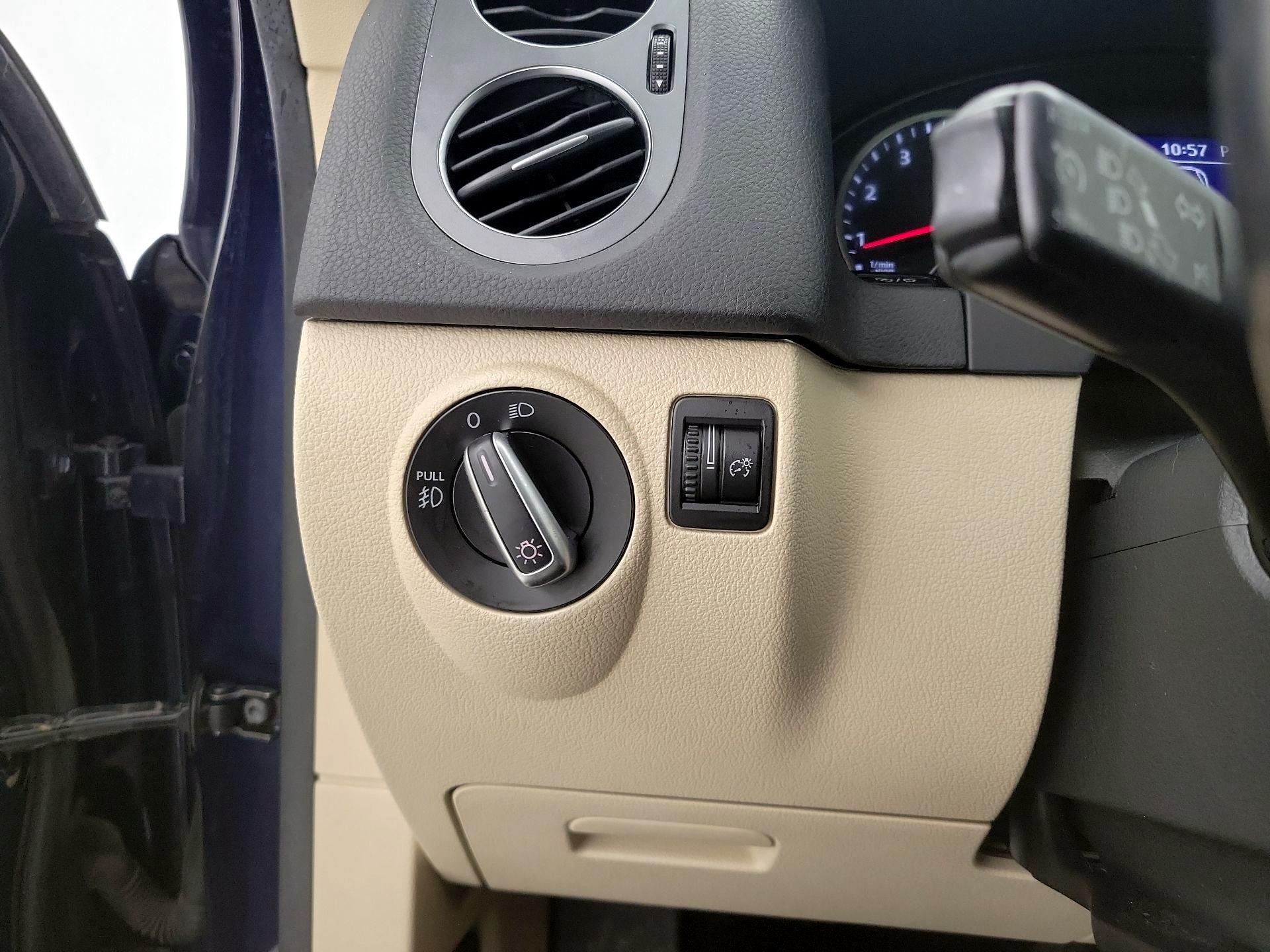 Thumbnail: 2015 Volkswagen Tiguan - 13