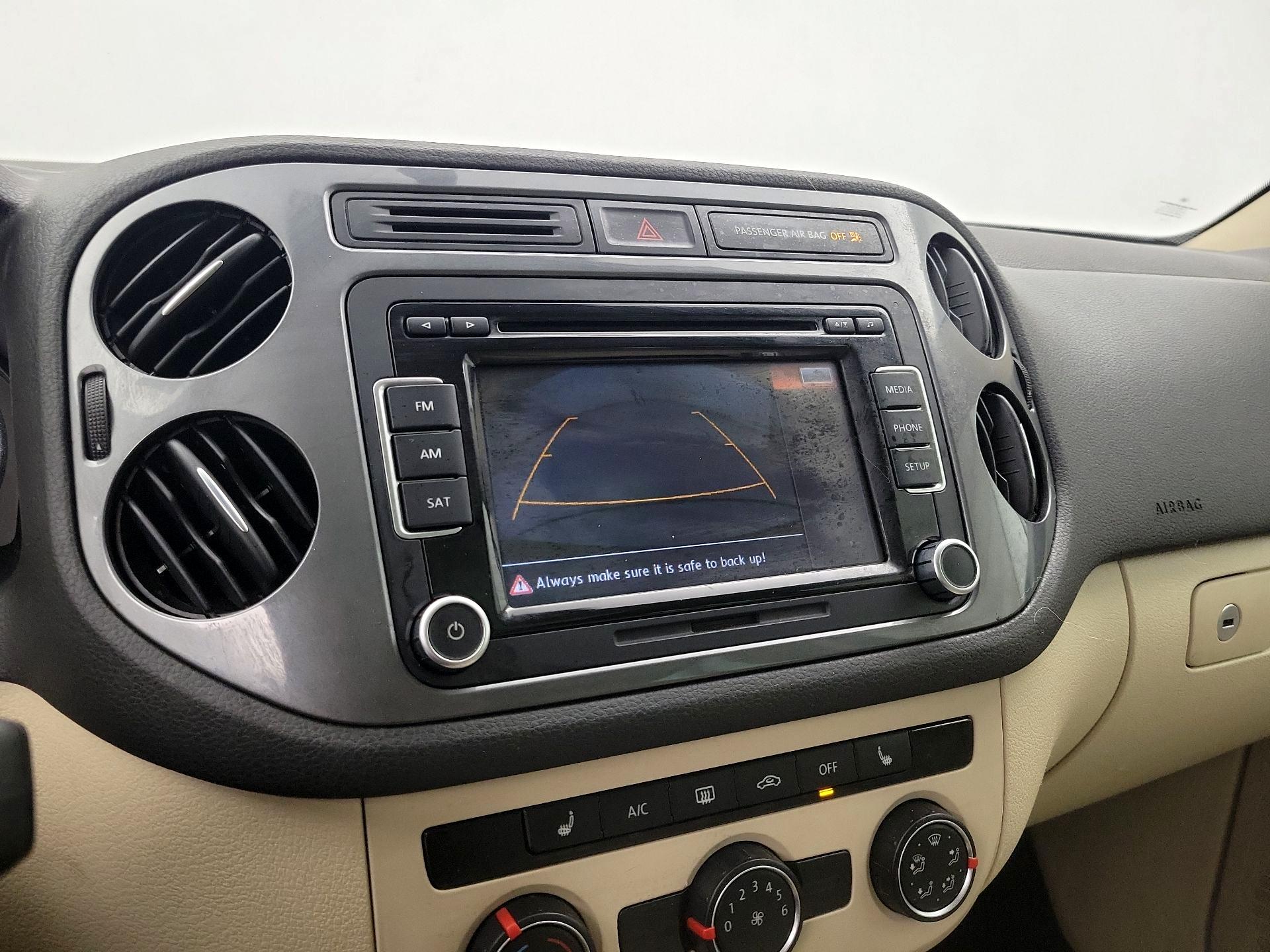 Thumbnail: 2015 Volkswagen Tiguan - 14