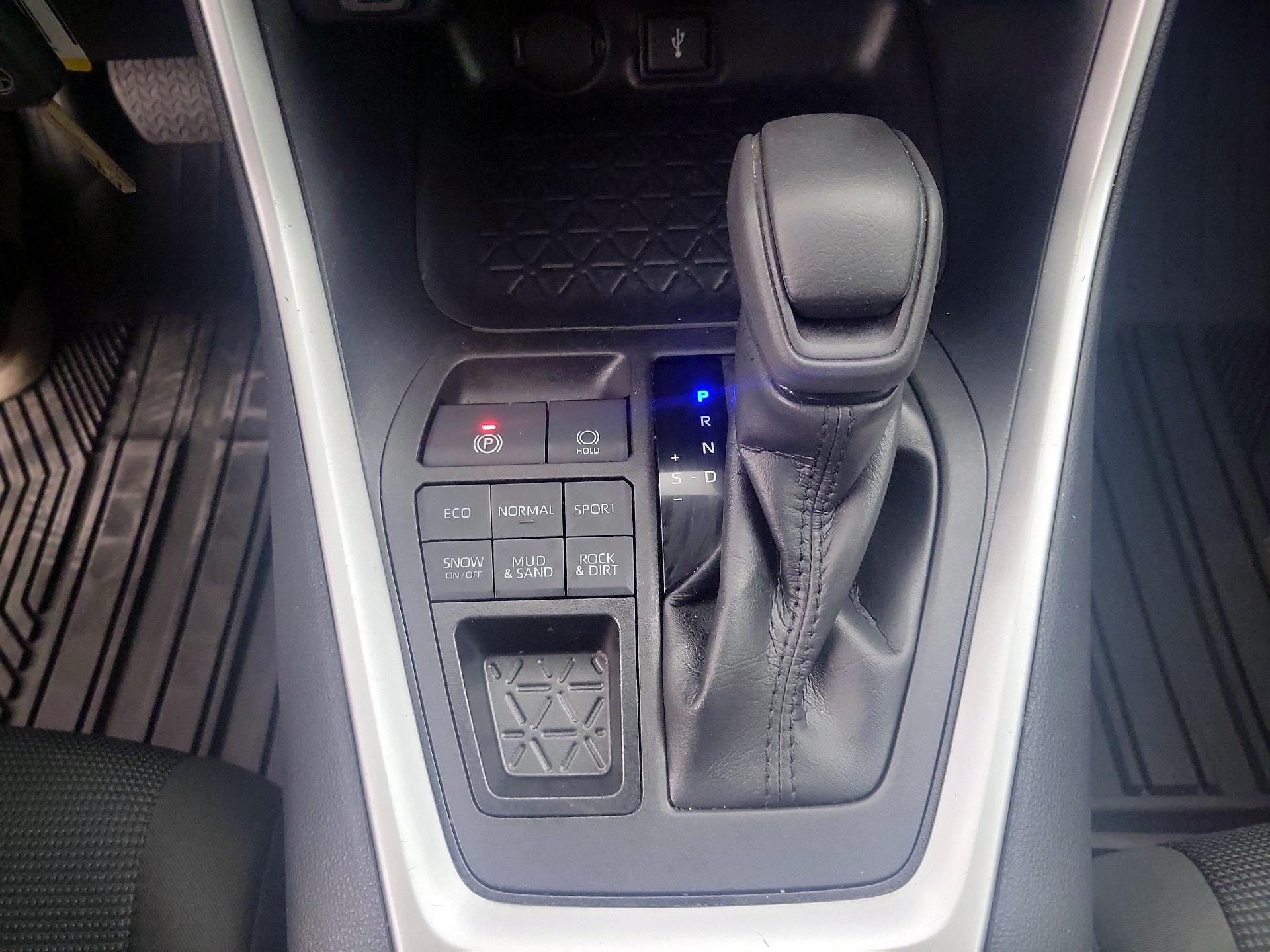 Thumbnail: 2022 Toyota RAV4 - 17