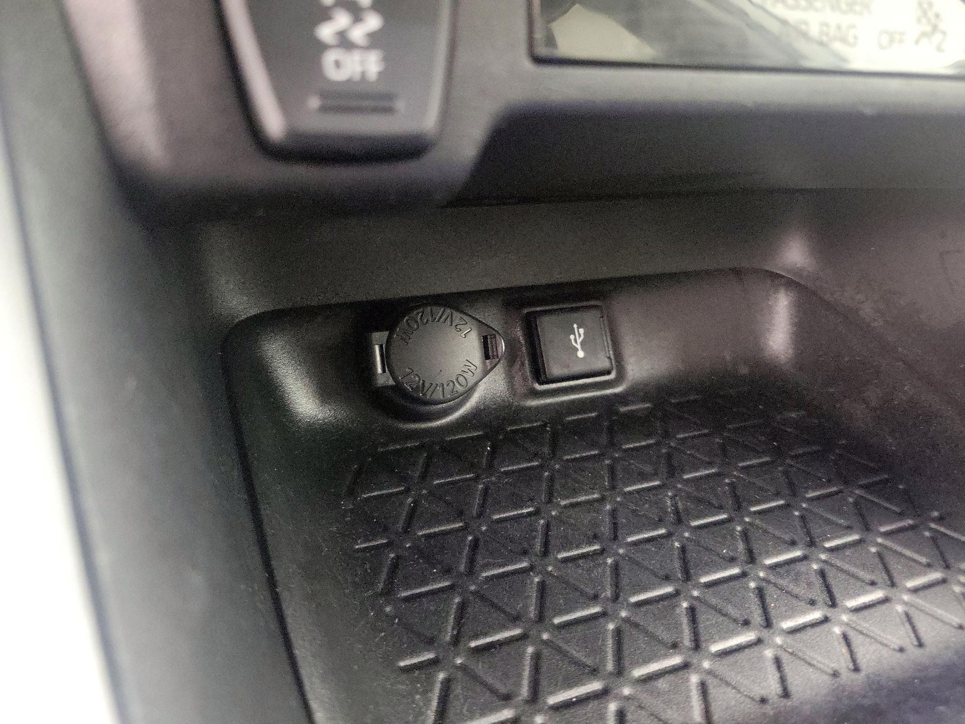 Thumbnail: 2022 Toyota RAV4 - 18