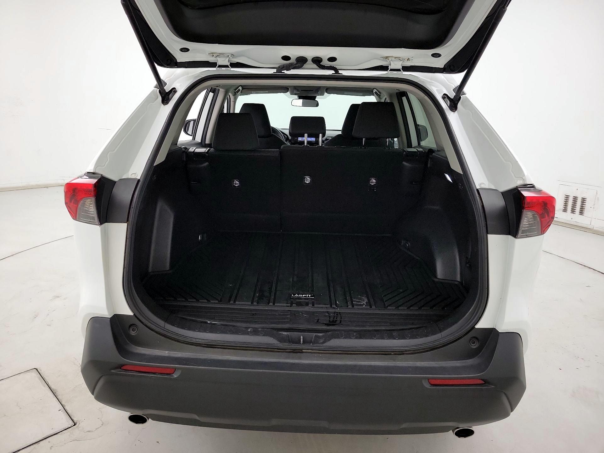 Thumbnail: 2022 Toyota RAV4 - 20