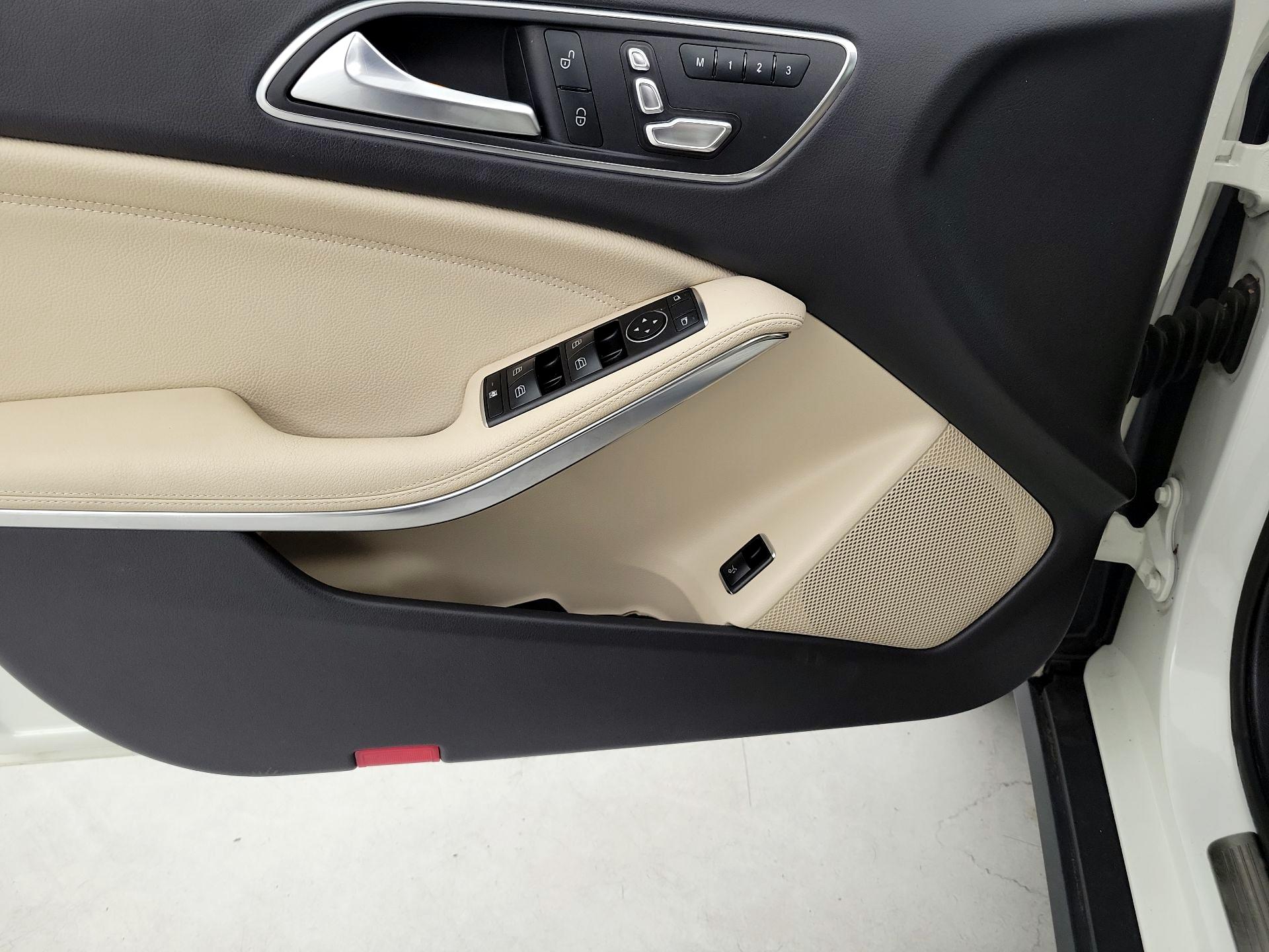 Thumbnail: 2018 Mercedes-Benz GLA - 12