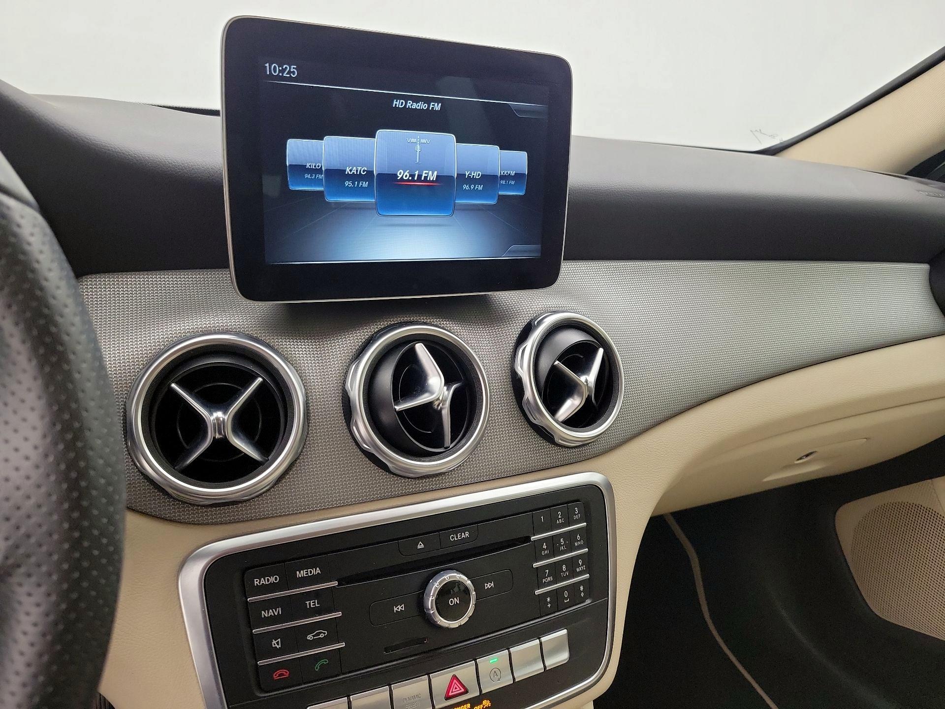 Thumbnail: 2018 Mercedes-Benz GLA - 15