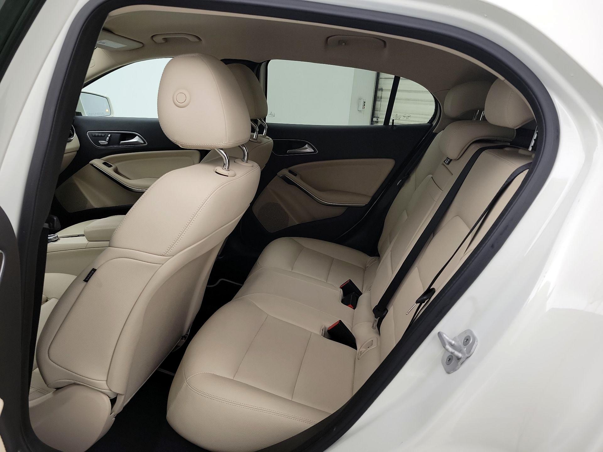 Thumbnail: 2018 Mercedes-Benz GLA - 19