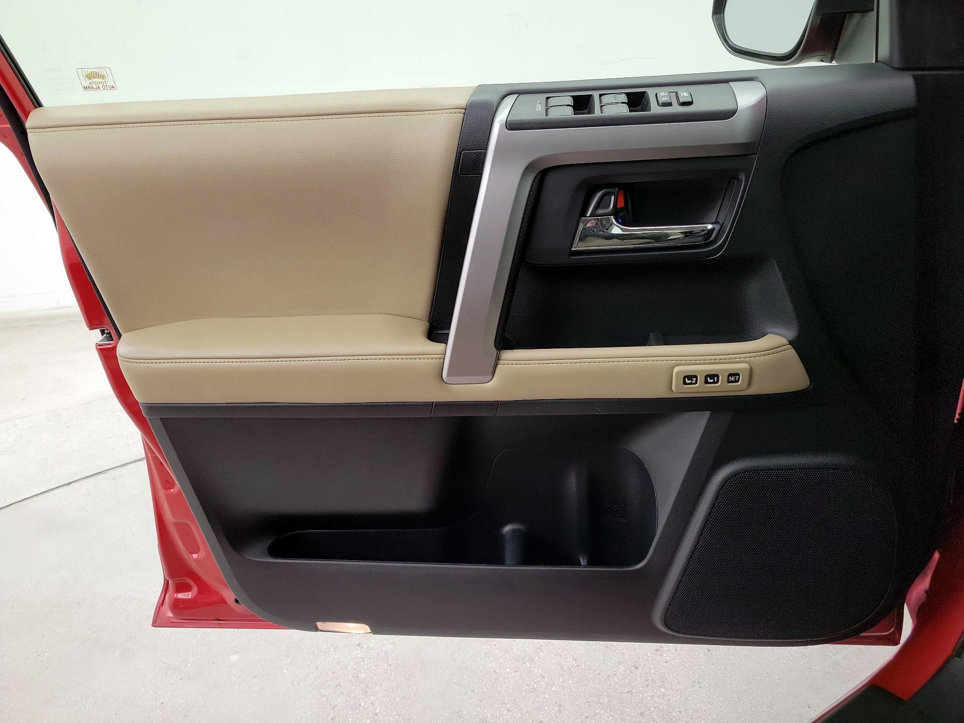 Thumbnail: 2015 Toyota 4Runner - 12