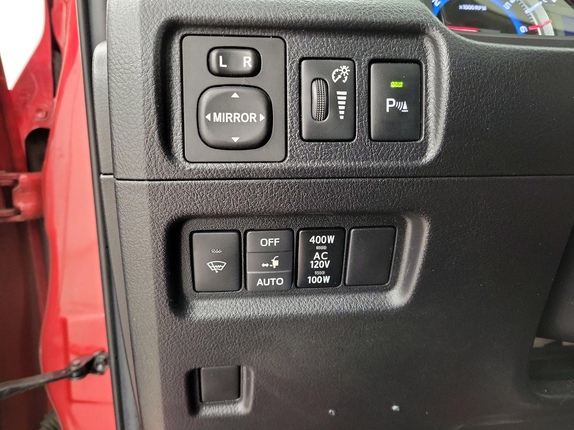 Thumbnail: 2015 Toyota 4Runner - 13