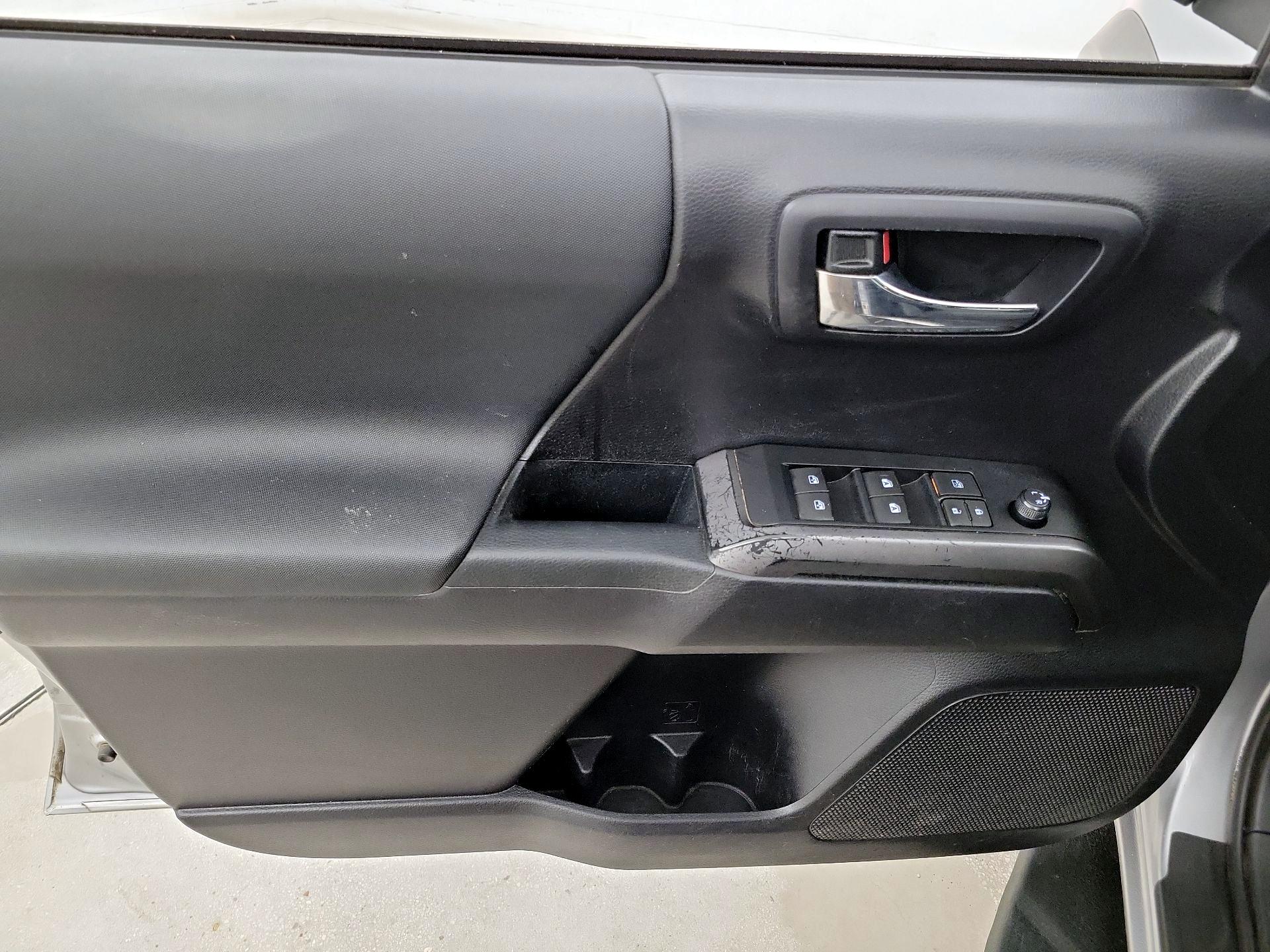 Thumbnail: 2020 Toyota Tacoma - 12